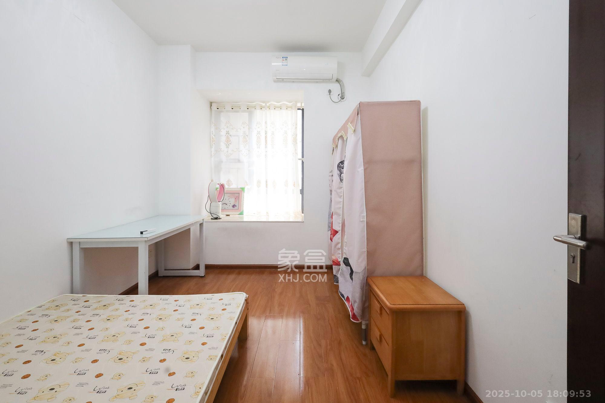 西山汇景一、二期  3室2厅2卫    3800.0元/月室内图