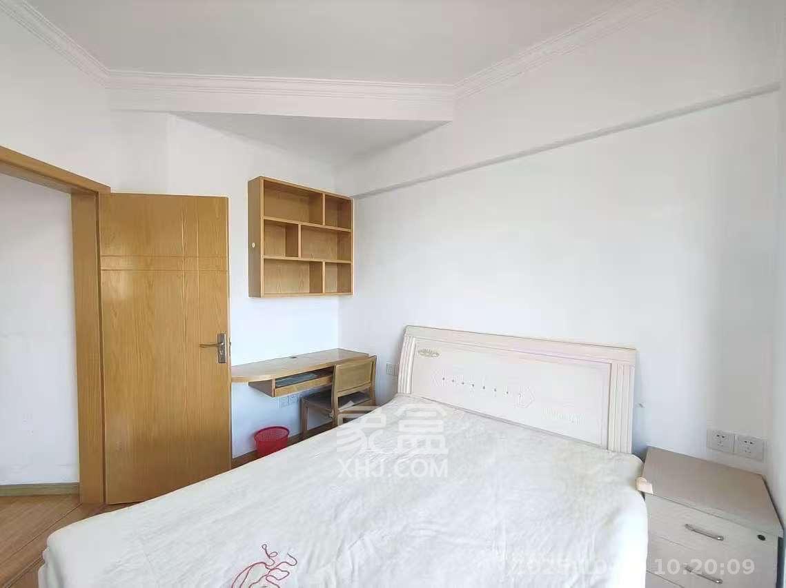 麓谷明珠  1室1厅1卫    1600.0元/月室内图