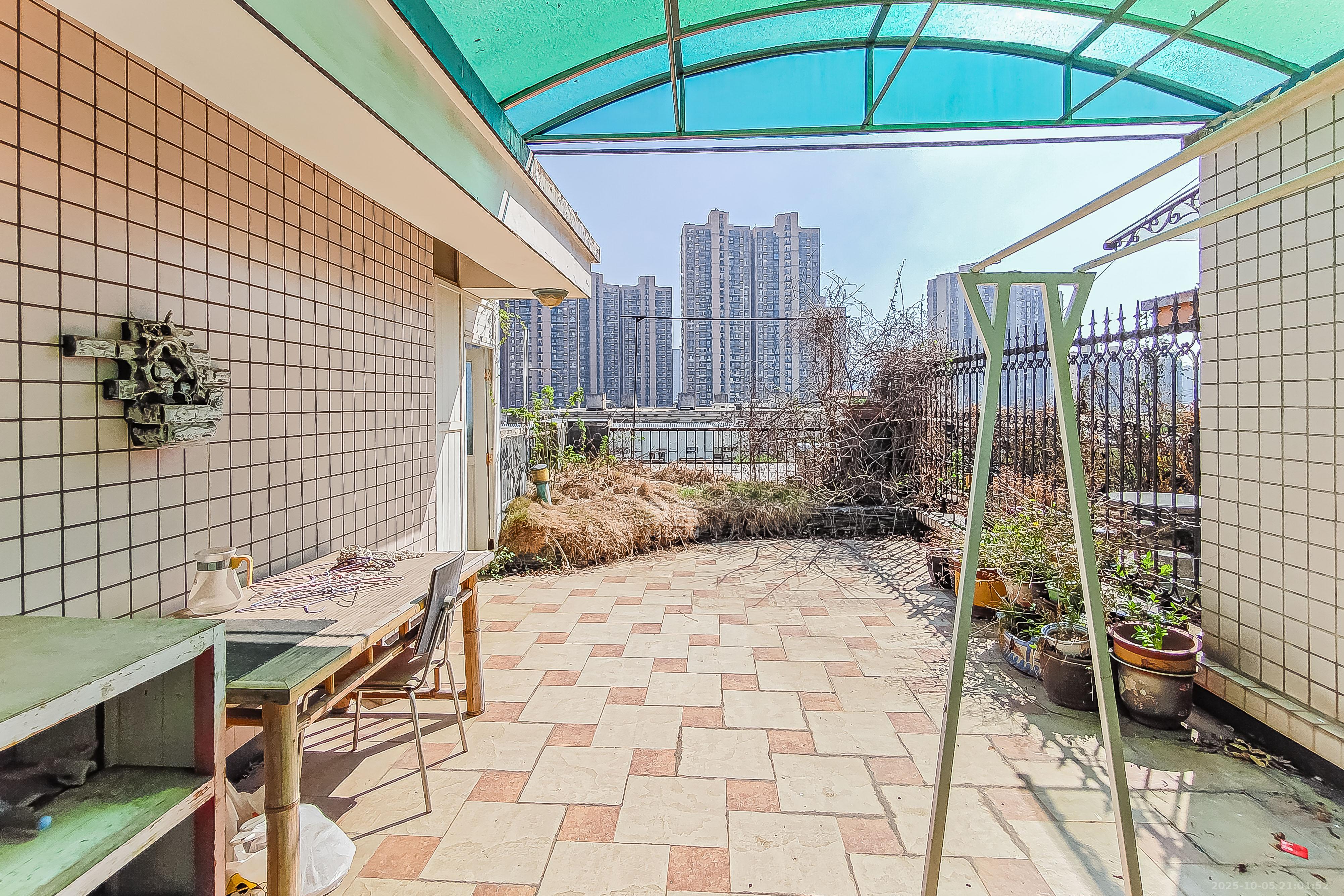 明媚星城 5室2厅2卫 150.0万 明媚星城 5室2厅2卫 150.0万阳台