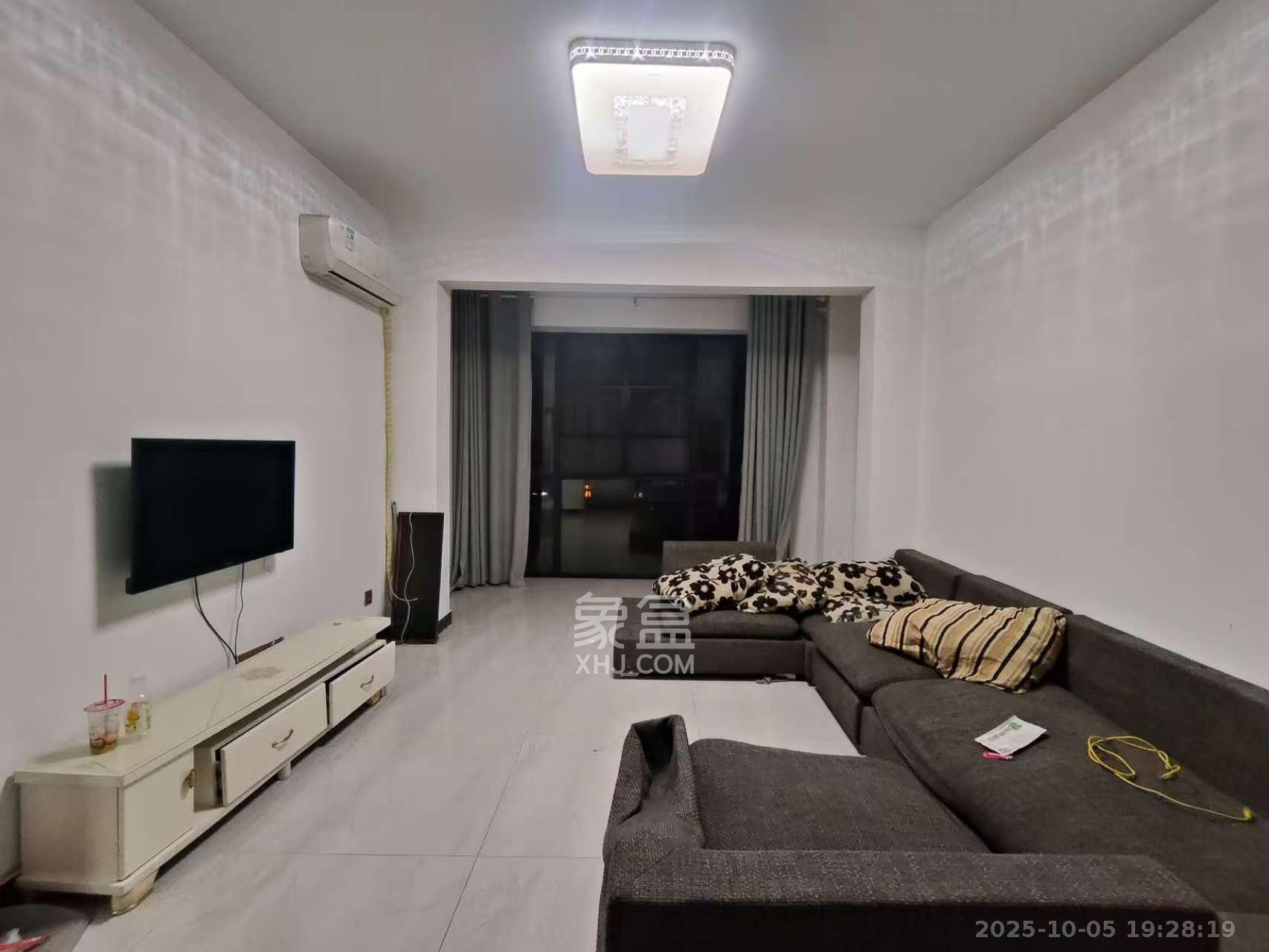 辉煌国际城二期  3室2厅1卫    2500.0元/月室内图