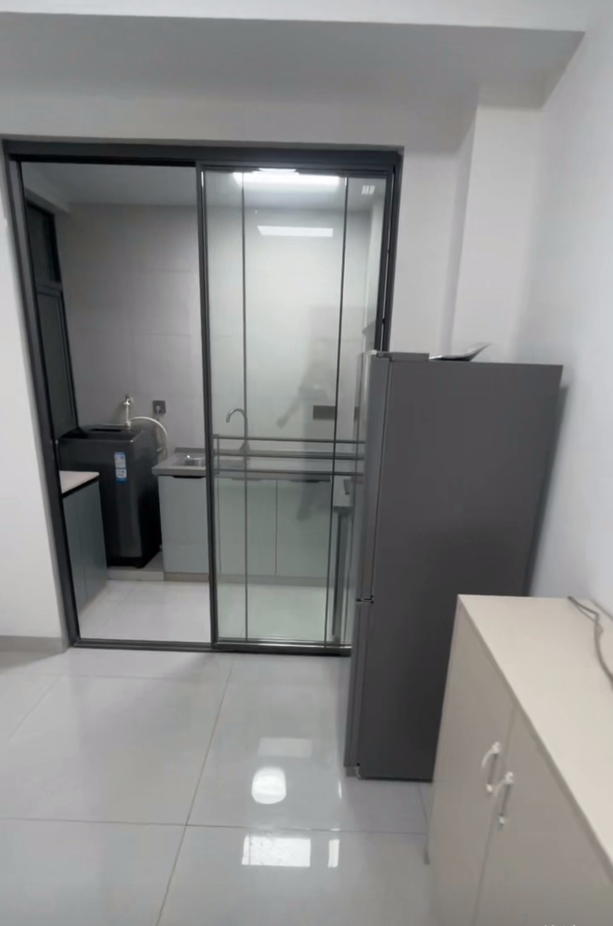 互助小区电梯房 2室1厅1卫 2000.0元/月 互助小区电梯房 2室1厅1卫 2000.0元/月室内图