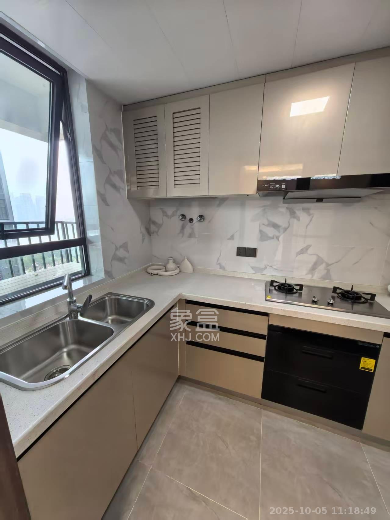 绿地V岛 3室1厅2卫 6000.0元/月 绿地V岛 3室1厅2卫 6000.0元/月室内图