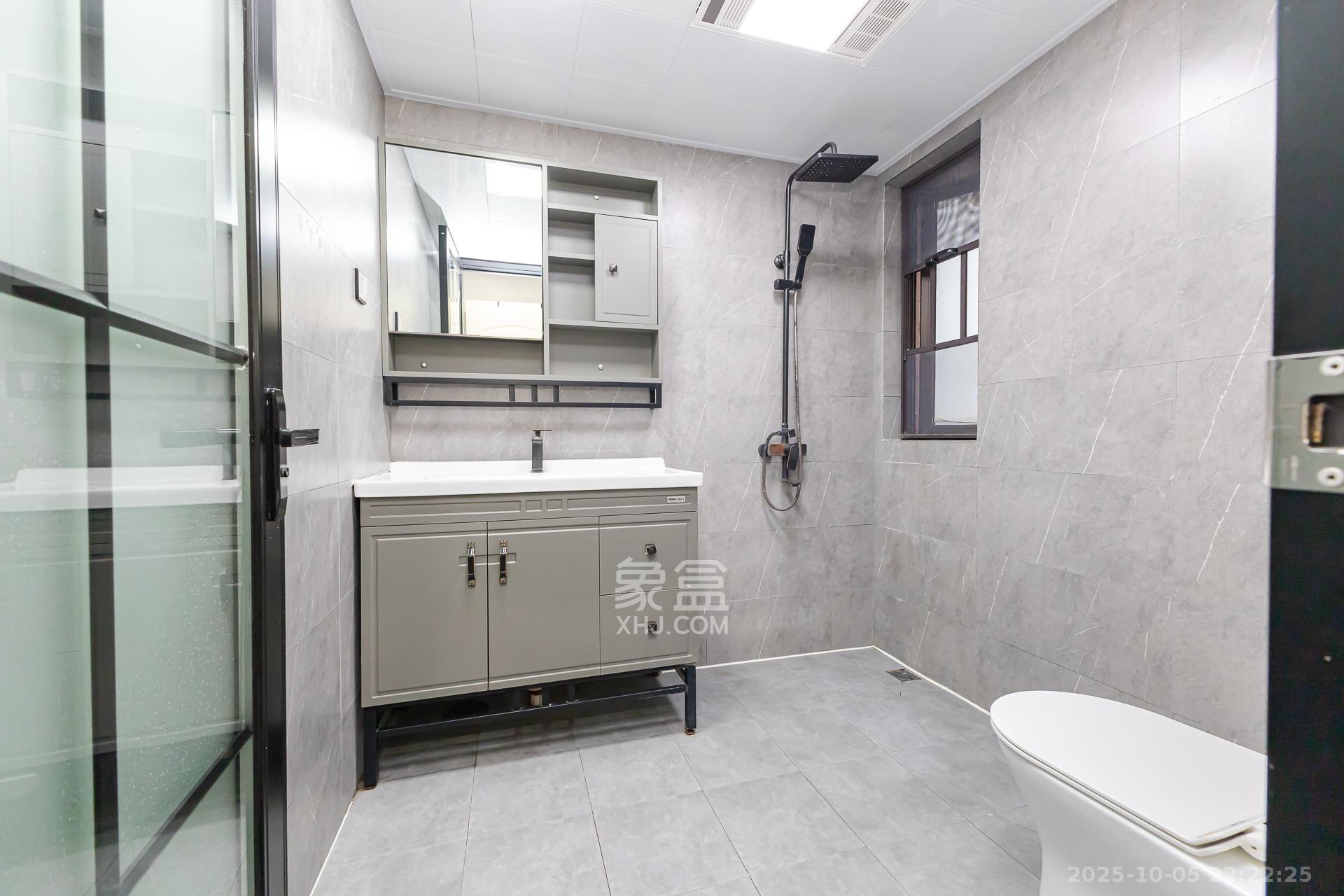 龙湖璟宸原著（龙湖紫宸）  3室2厅2卫    79.8万卫生间