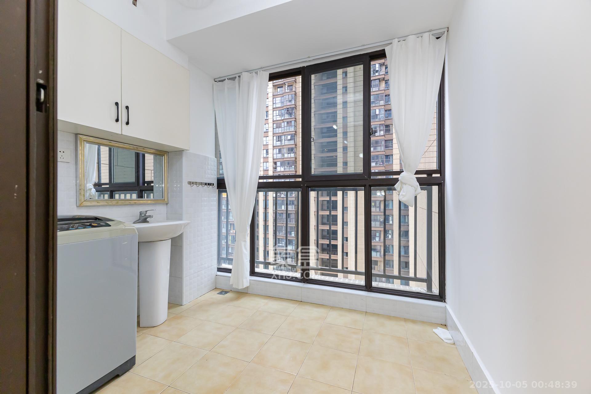 龙湖湘风原著（龙湖湘风星城）  3室2厅1卫    62.8万阳台