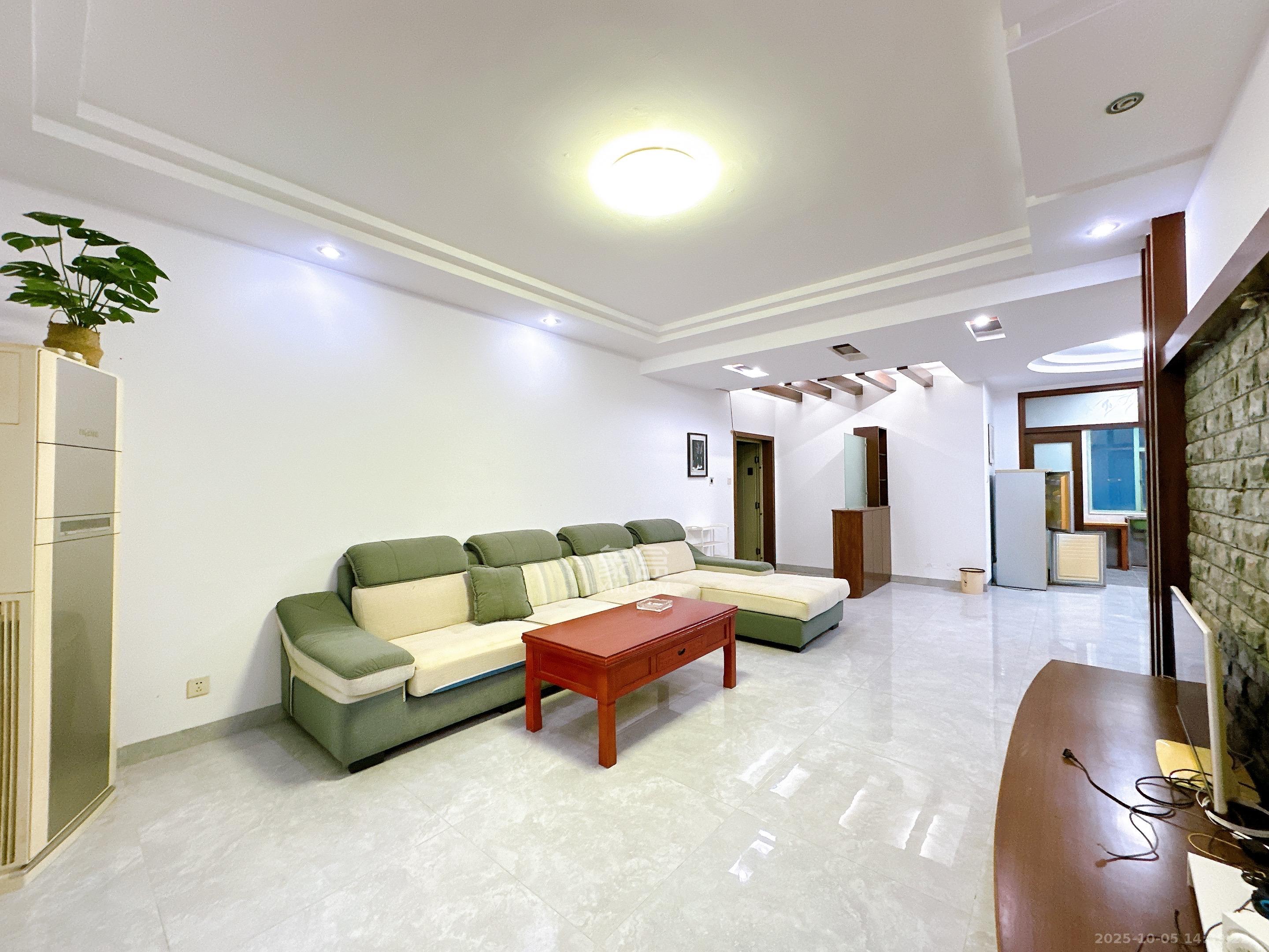 锦绣华天  3室2厅1卫    3500.0元/月 锦绣华天  3室2厅1卫    3500.0元/月室内图