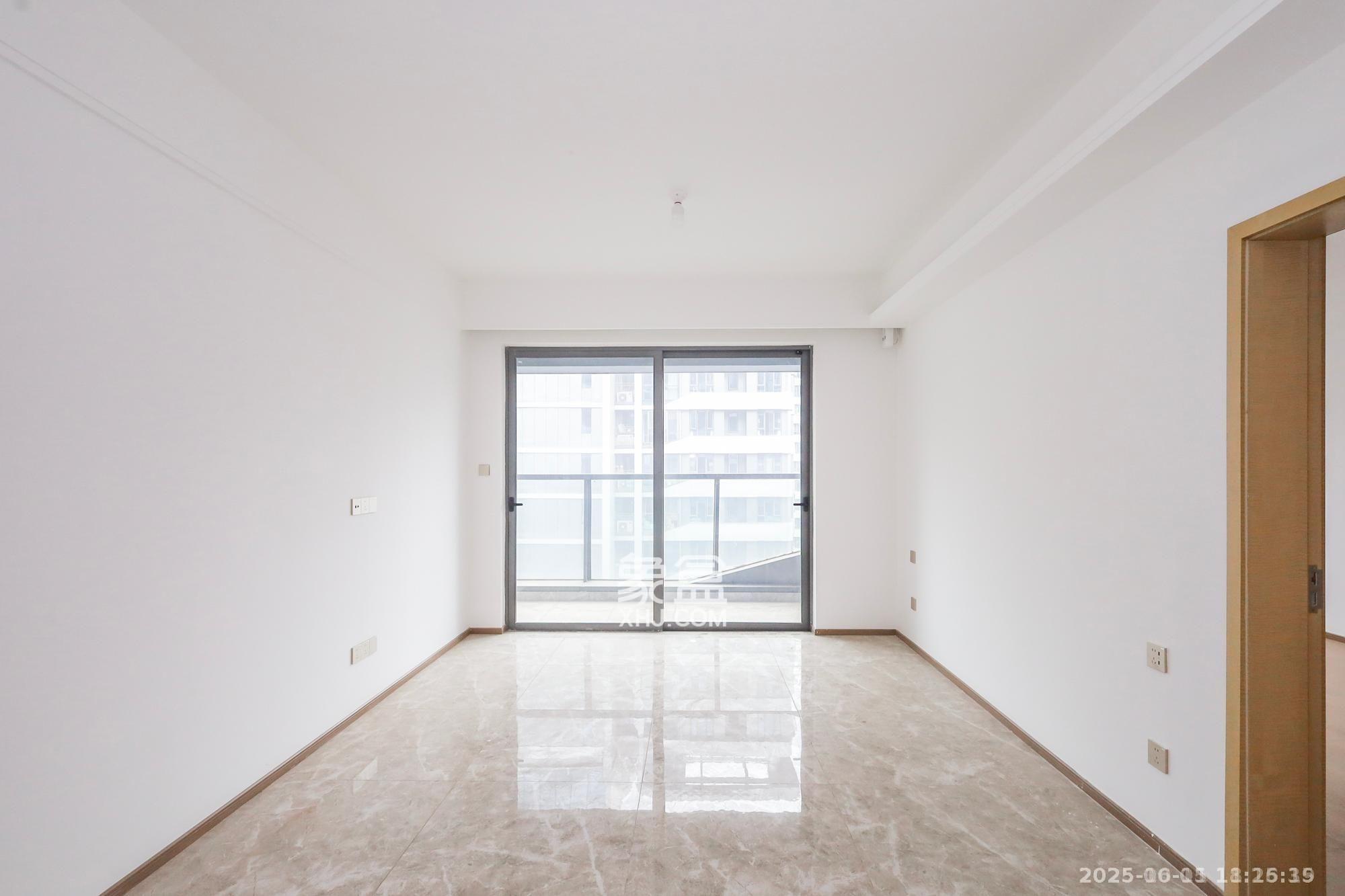 复地滨江金融中心  3室2厅2卫    3800.0元/月