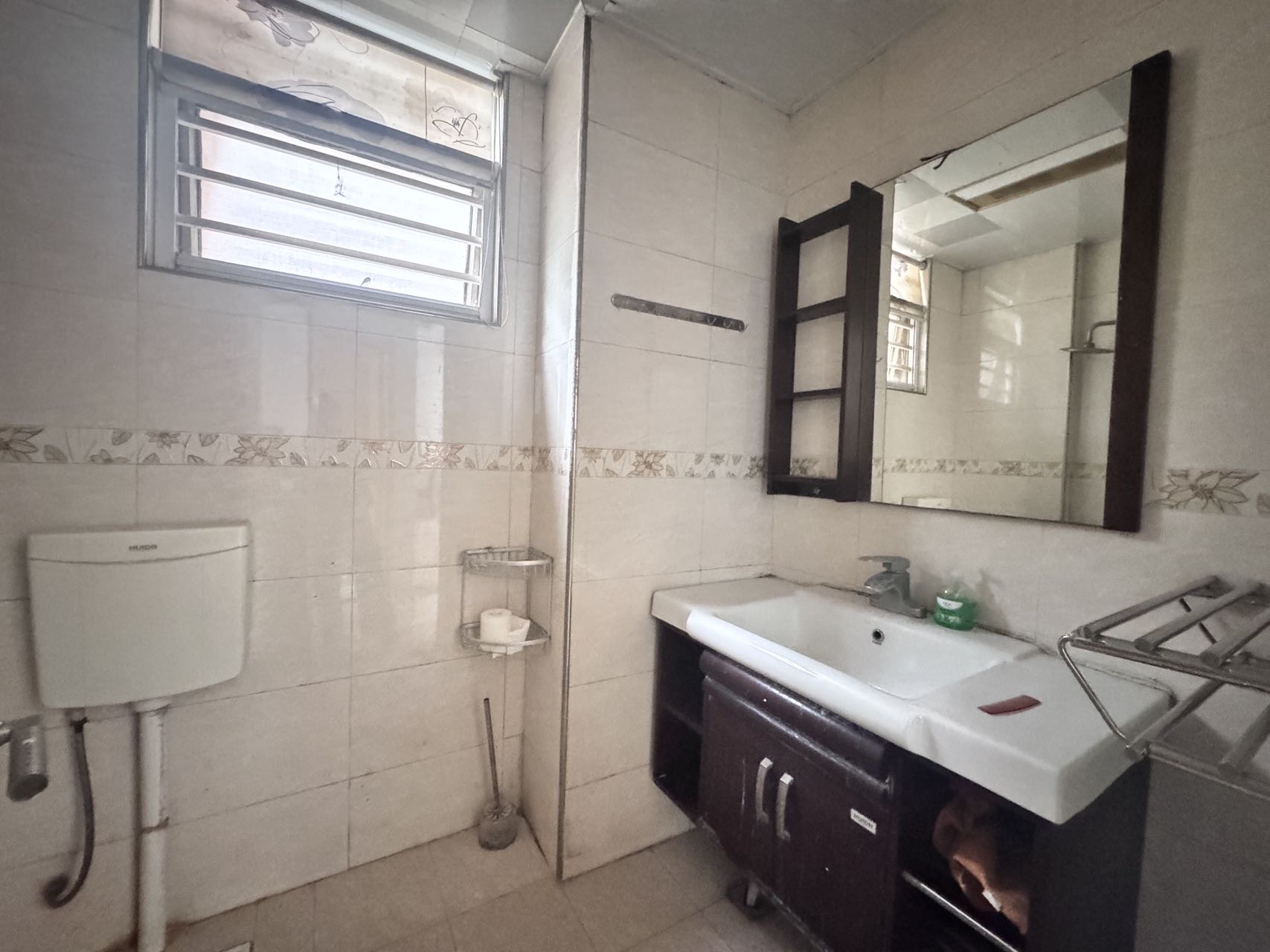 佳宁娜小区(梓山湖小区) 3室2厅2卫 1600.0元/月 佳宁娜小区(梓山湖小区) 3室2厅2卫 1600.0元/月室内图