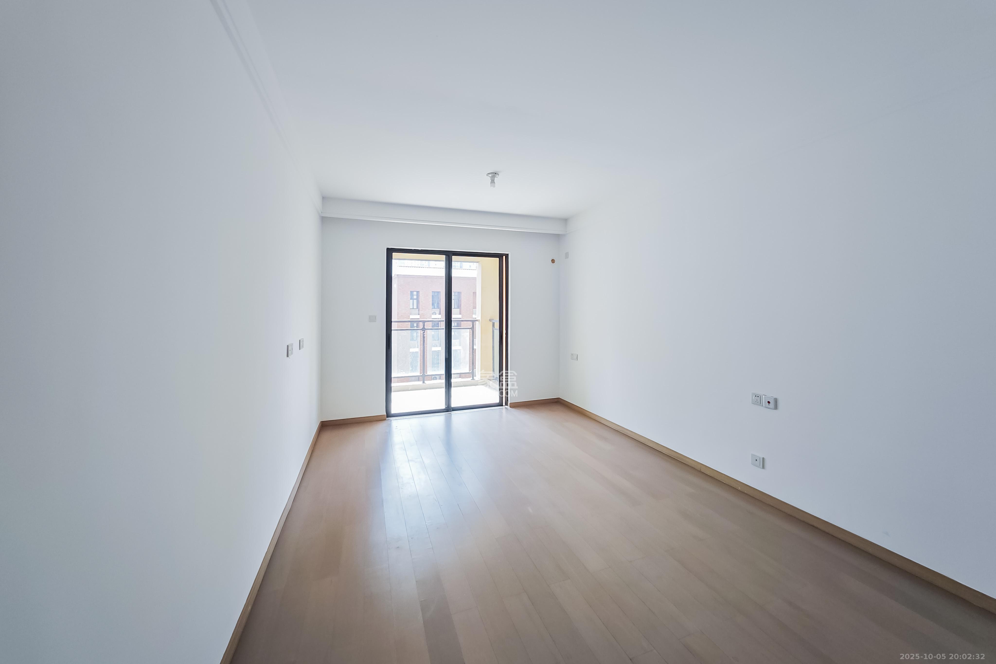 长沙高铁吾悦广场 3室2厅2卫 138.0万 长沙高铁吾悦广场 3室2厅2卫 138.0万卧室