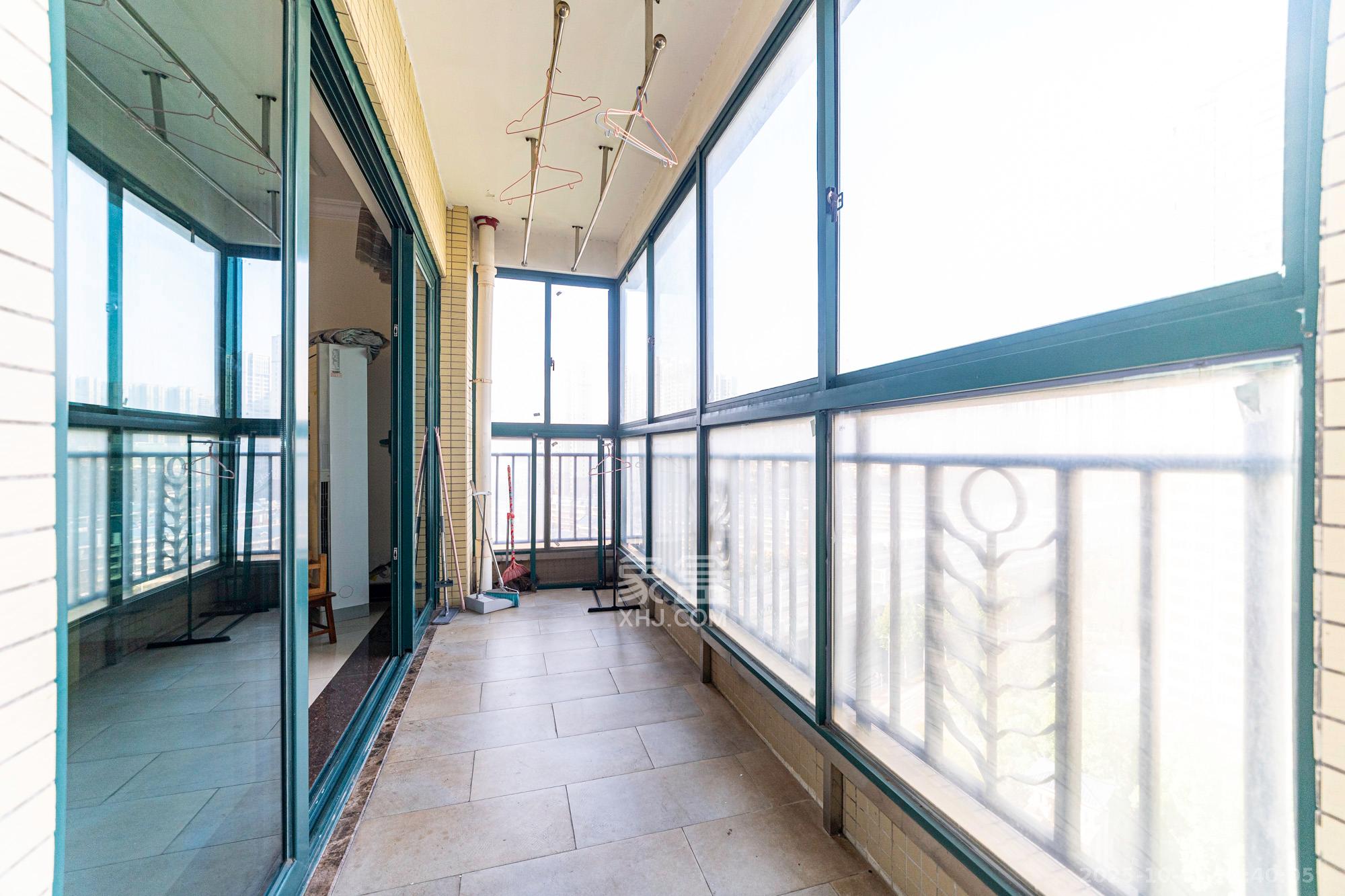 恒大雅苑  1室2厅1卫    80.0万阳台