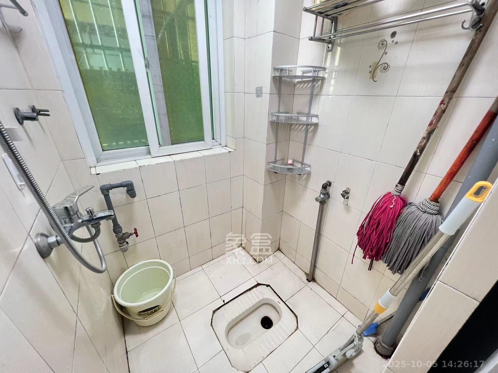 恩瑞麓山名园(龙王港小区)  3室2厅2卫    2400.0元/月 恩瑞麓山名园(龙王港小区)  3室2厅2卫    2400.0元/月室内图