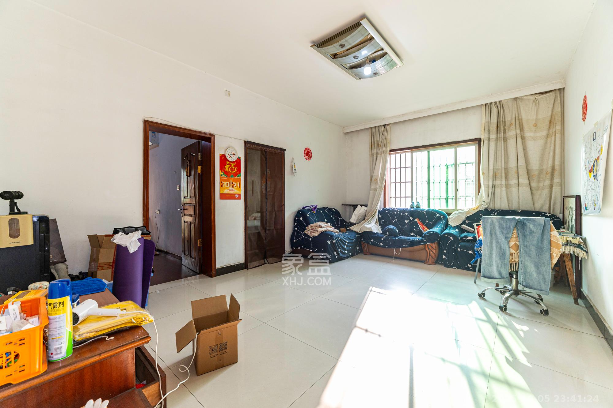 中南汽车世界 3室2厅2卫 32.0万 中南汽车世界 3室2厅2卫 32.0万客厅