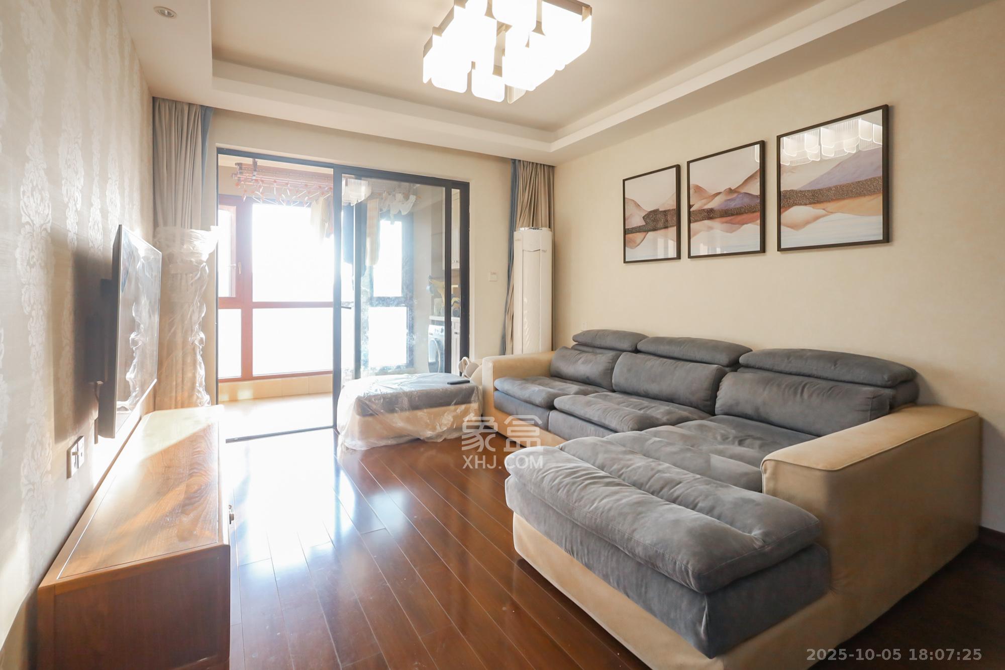 万科里金域国际 3室2厅2卫 162.0万 万科里金域国际 3室2厅2卫 162.0万客厅