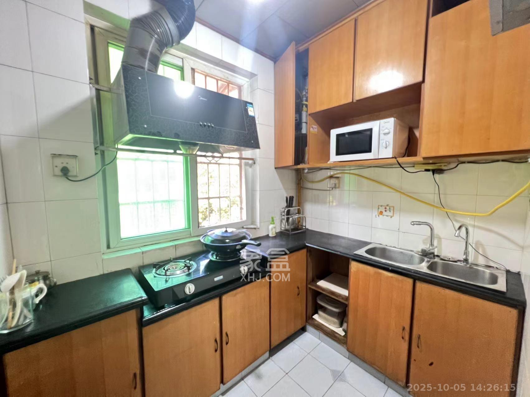 恩瑞麓山名园(龙王港小区)  3室2厅2卫    2400.0元/月 恩瑞麓山名园(龙王港小区)  3室2厅2卫    2400.0元/月室内图