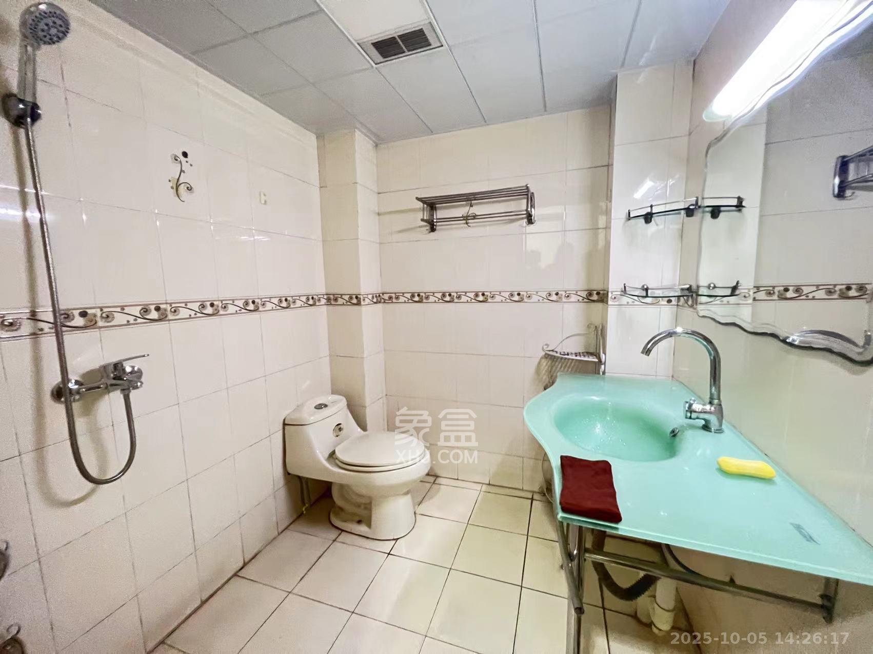 恩瑞麓山名园（龙王港小区）  3室2厅2卫    2400.0元/月室内图