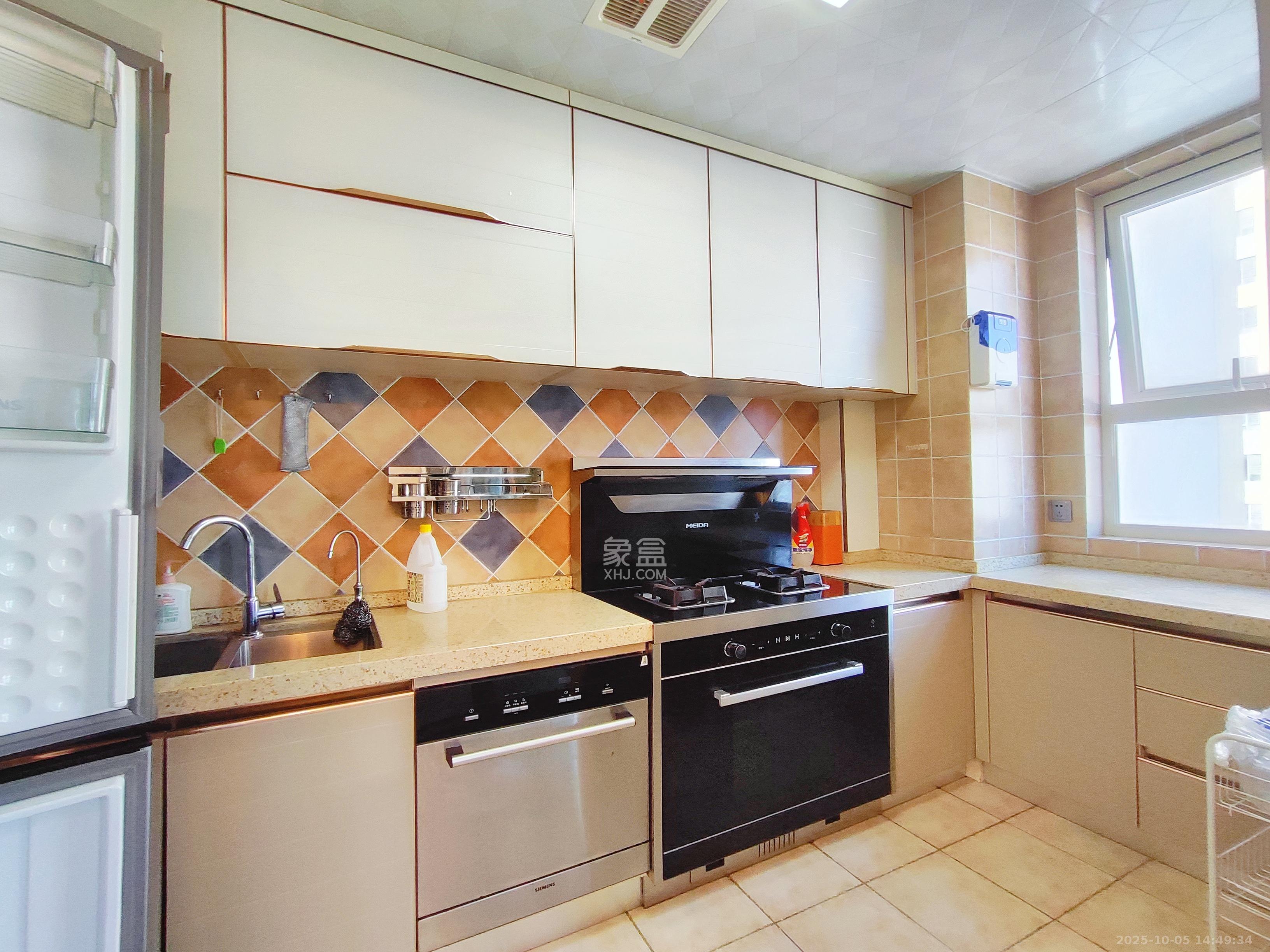 北辰三角洲B2E2区 4室2厅2卫 4700.0元/月 北辰三角洲B2E2区 4室2厅2卫 4700.0元/月室内图