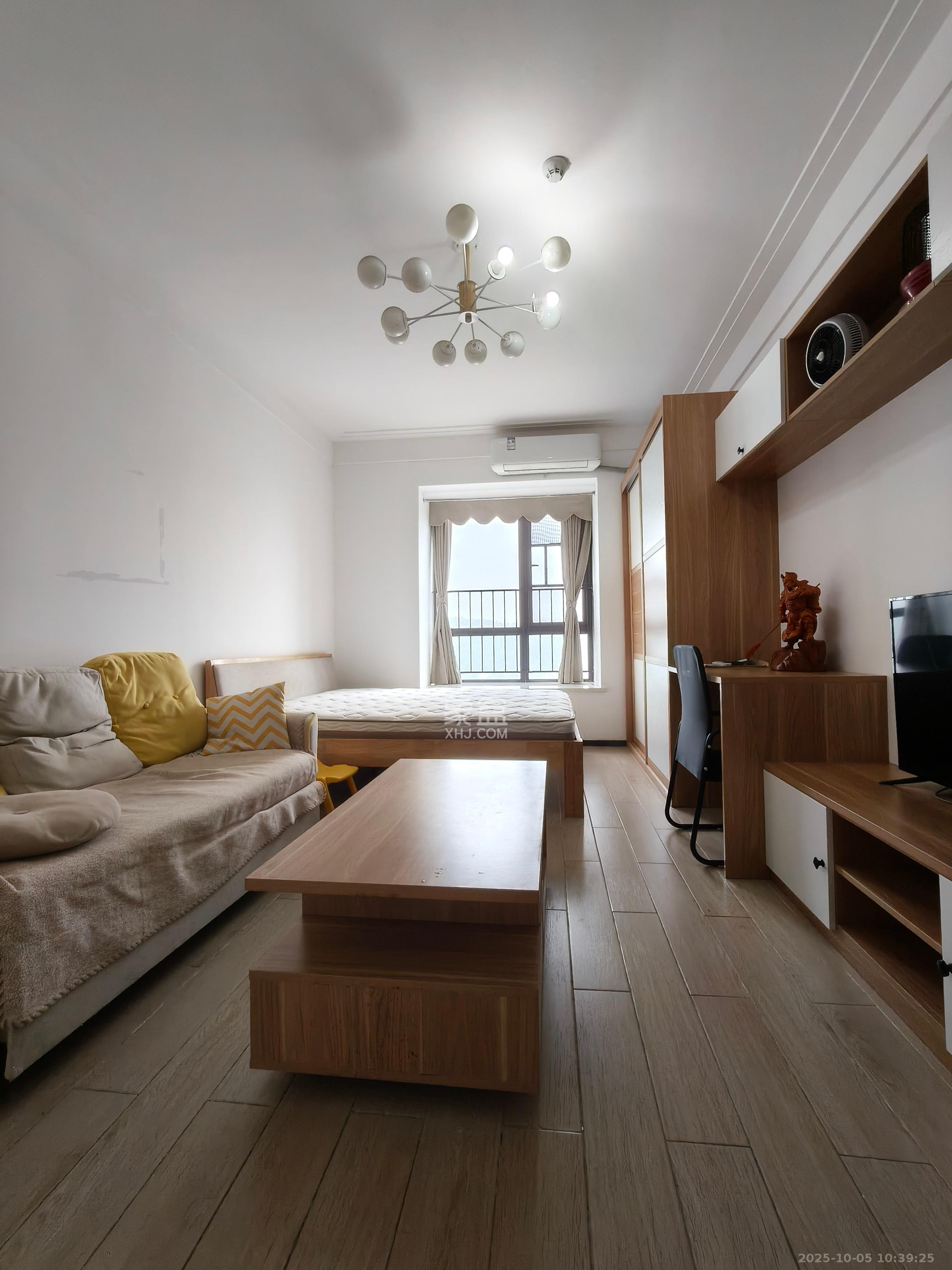 中海国际二期  1室1厅1卫    1300.0元/月