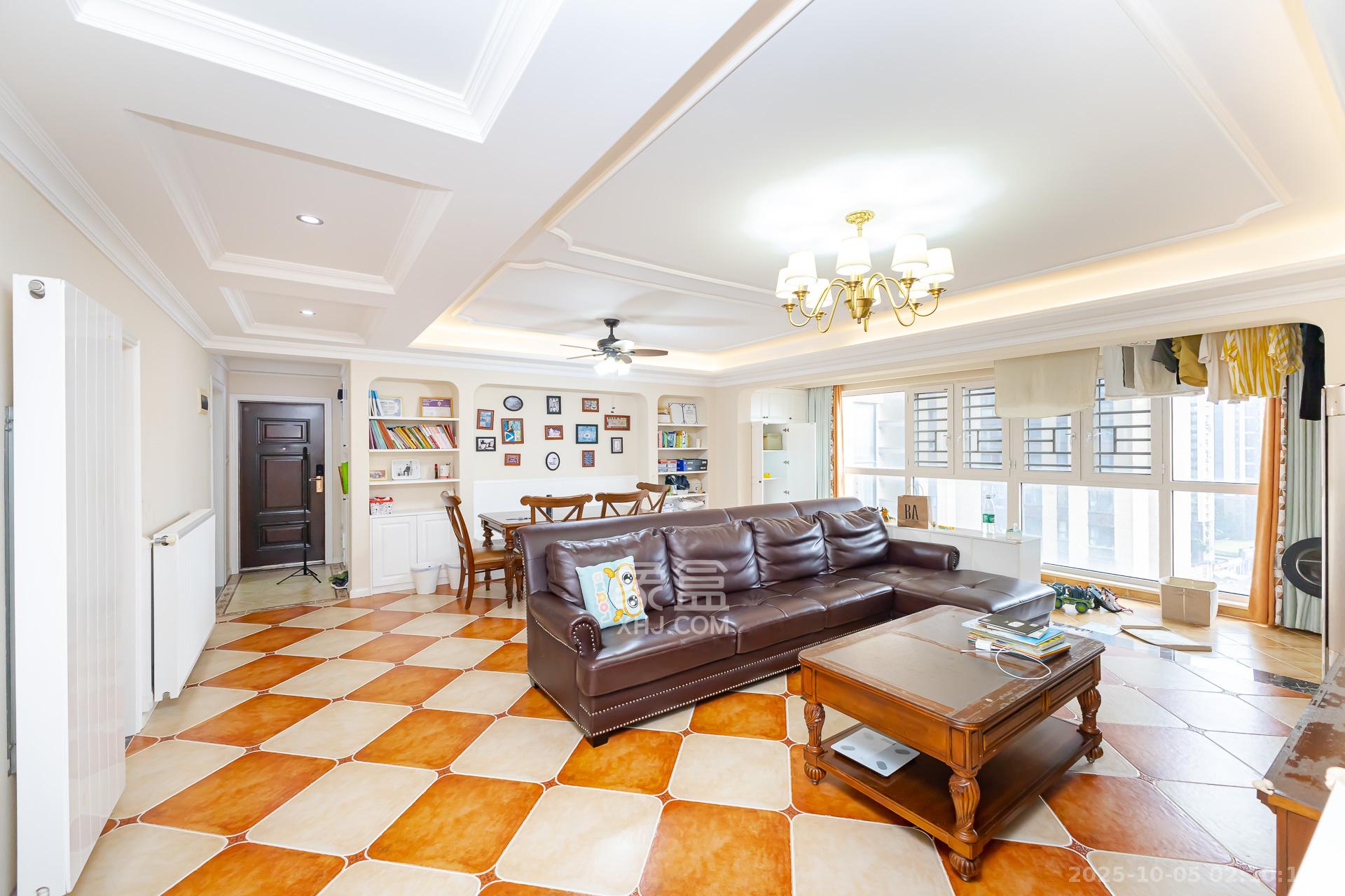 龙湖湘风原著(龙湖湘风星城) 4室2厅2卫 123.0万 龙湖湘风原著(龙湖湘风星城) 4室2厅2卫 123.0万客厅