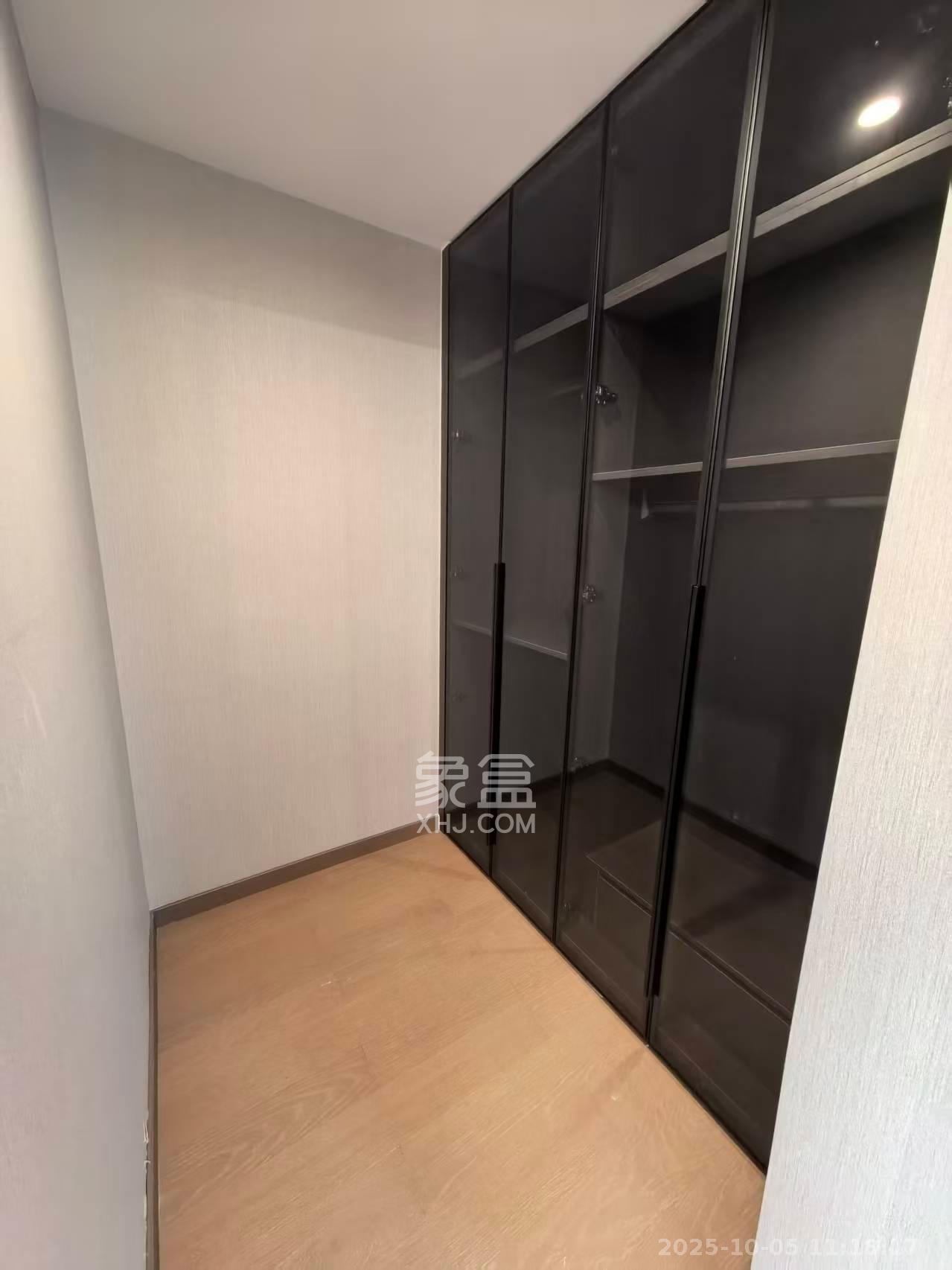 绿地V岛 3室1厅2卫 6000.0元/月 绿地V岛 3室1厅2卫 6000.0元/月室内图