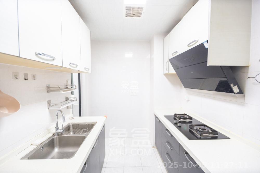 长房半岛蓝湾（观山月）  3室2厅1卫    2000.0元/月室内图