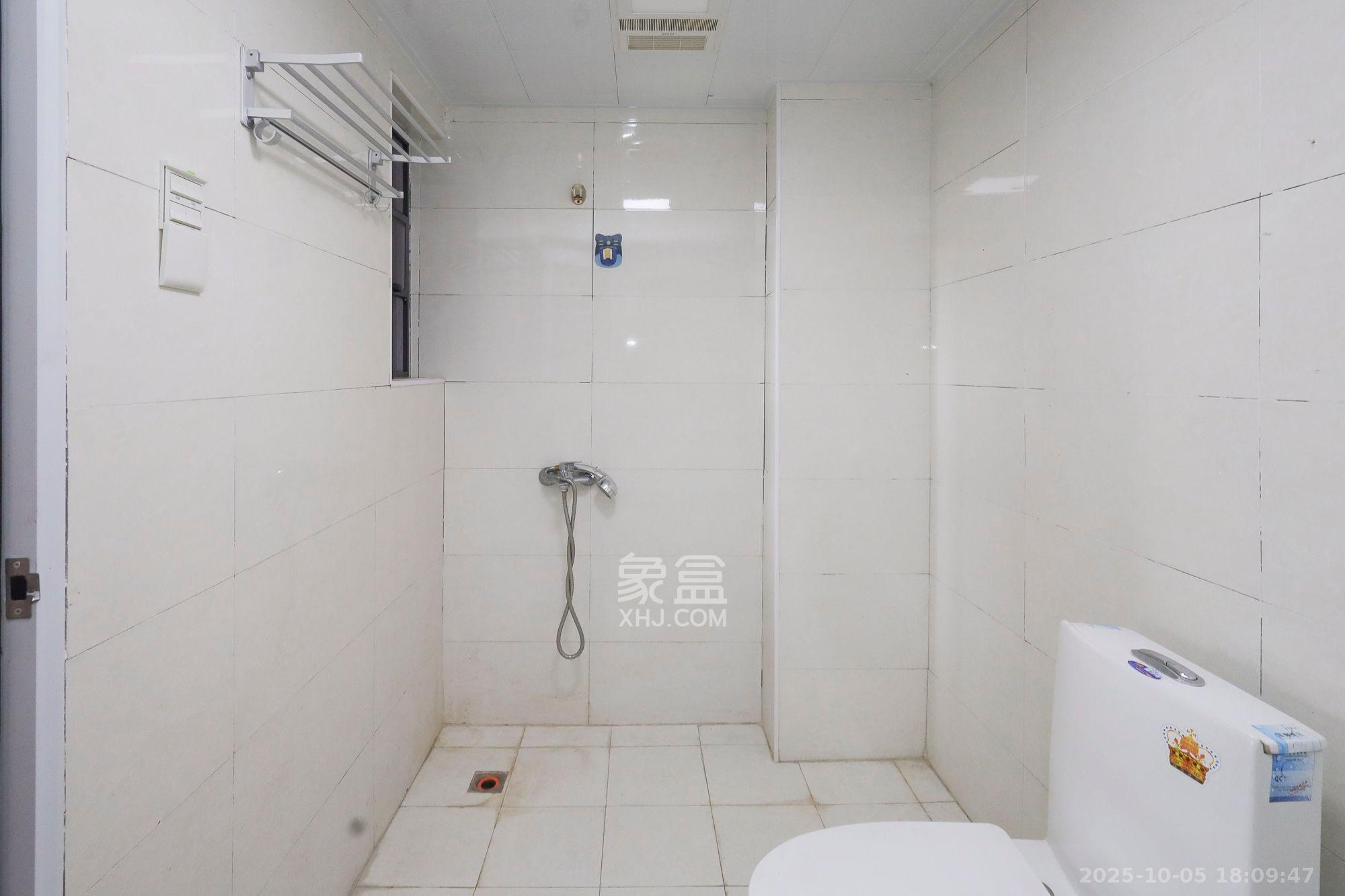 西山汇景一、二期  3室2厅2卫    3800.0元/月室内图