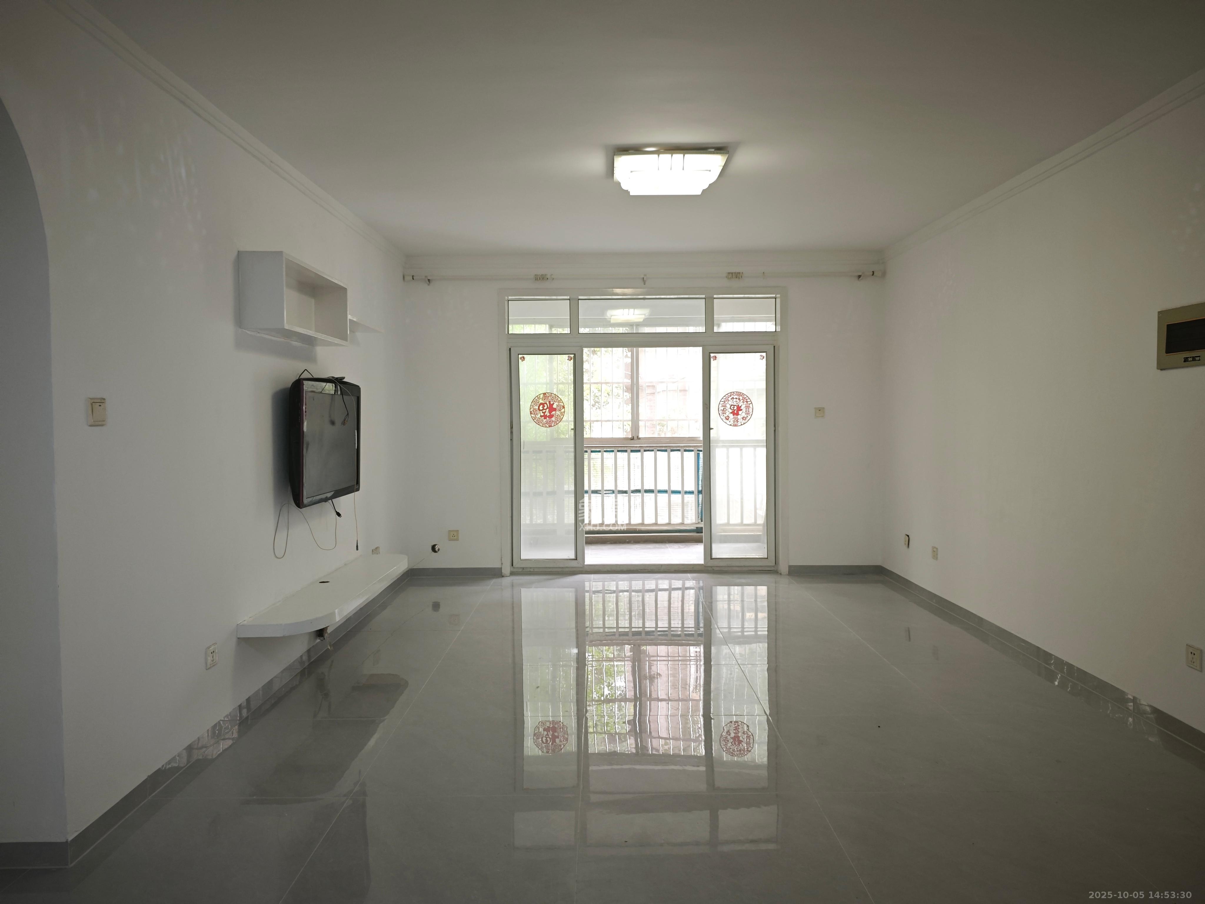 博雅湘水湾  2室2厅1卫    1600.0元/月