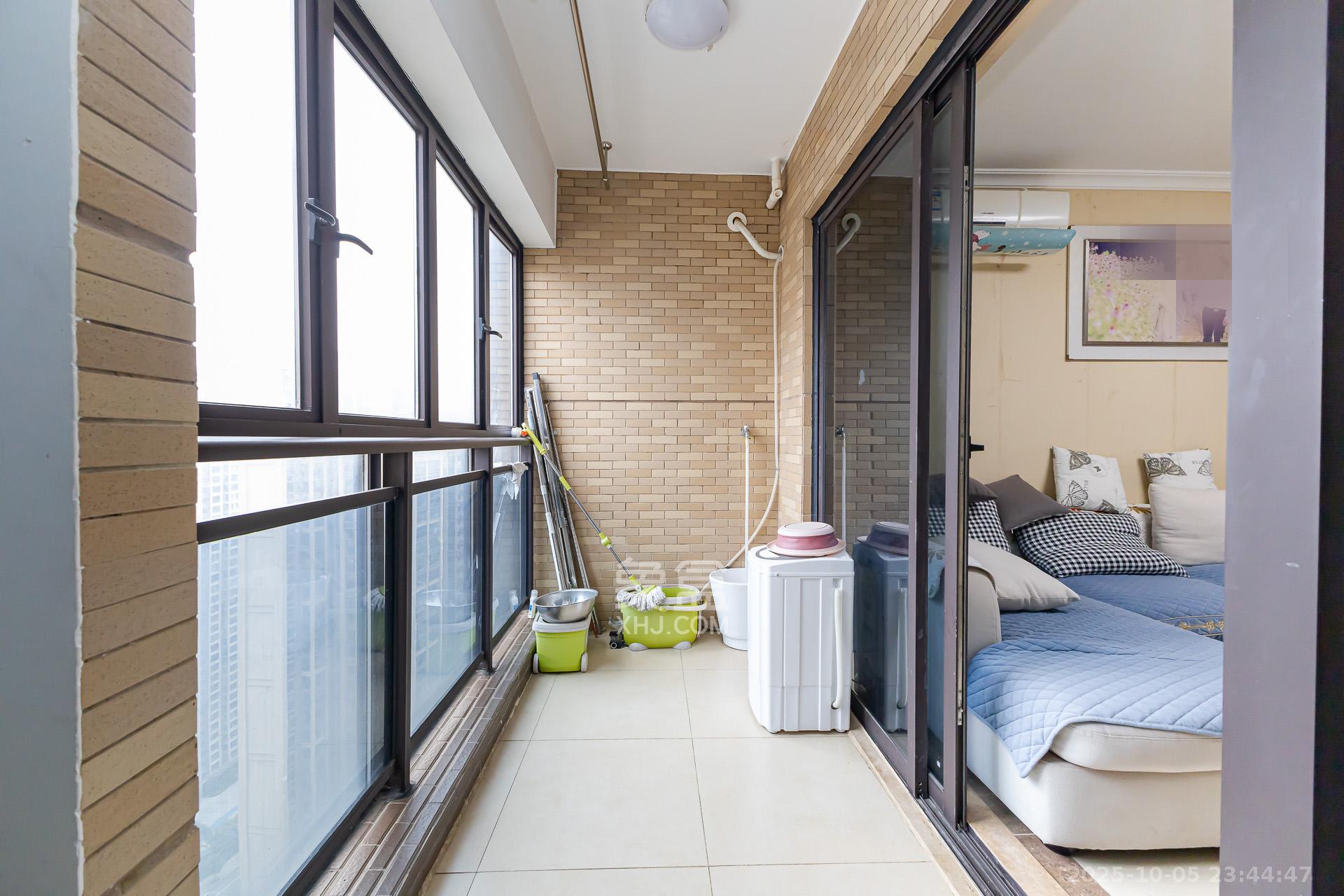 时代倾城一期  3室2厅2卫    82.8万阳台