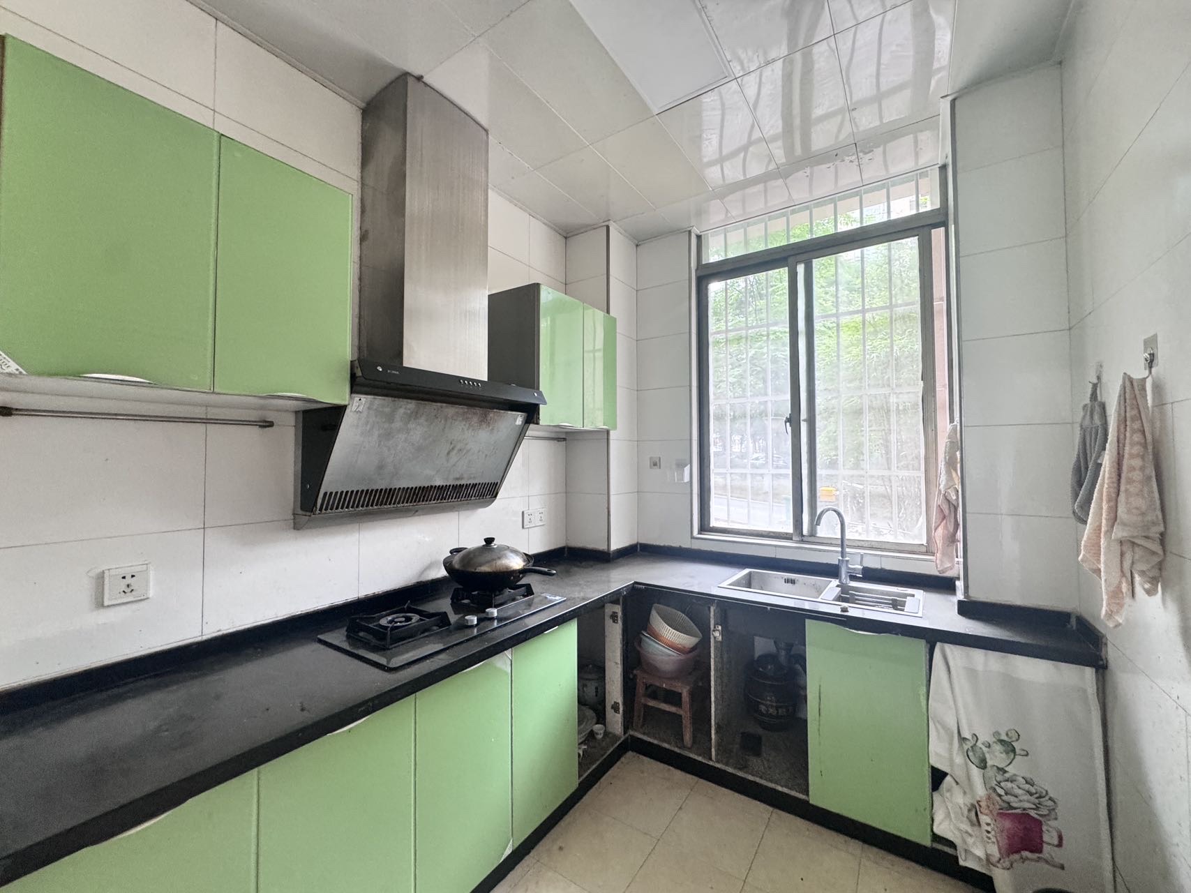 佳宁娜小区(梓山湖小区) 3室2厅2卫 1600.0元/月 佳宁娜小区(梓山湖小区) 3室2厅2卫 1600.0元/月室内图