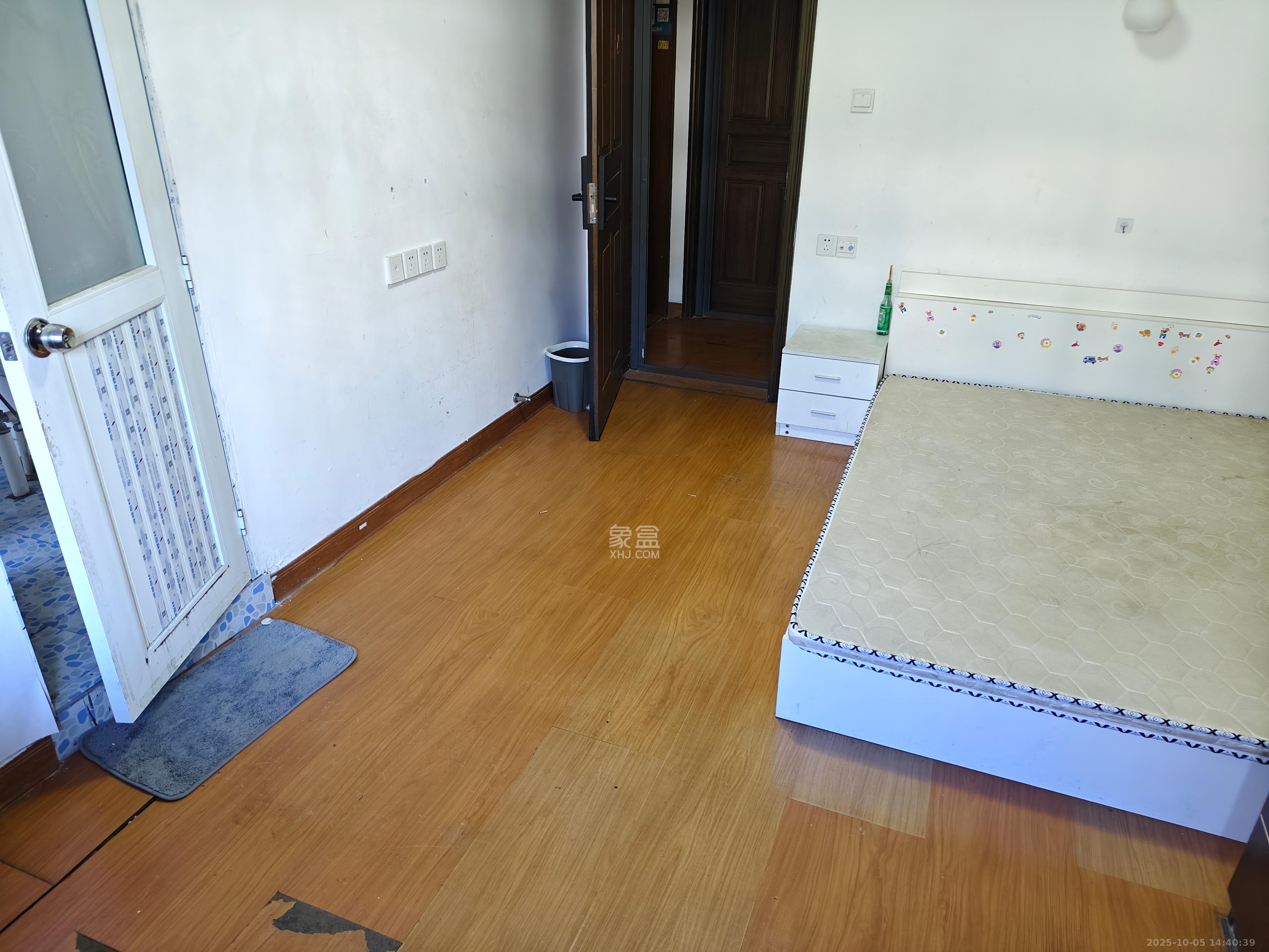 长征花园 1室1厅0卫 800.0元/月 长征花园 1室1厅0卫 800.0元/月室内图