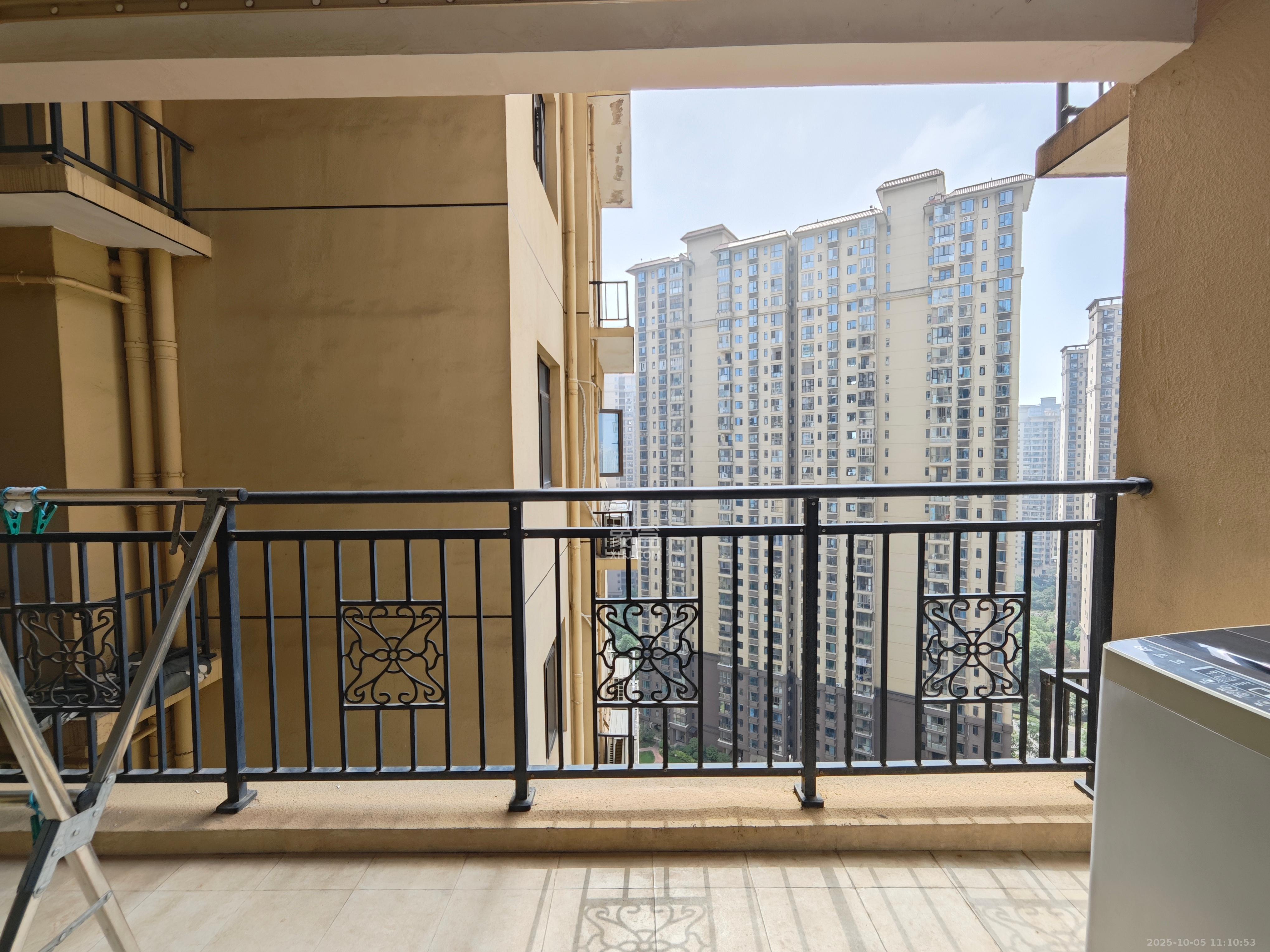 江山帝景哈佛  3室2厅2卫    1800.0元/月室内图