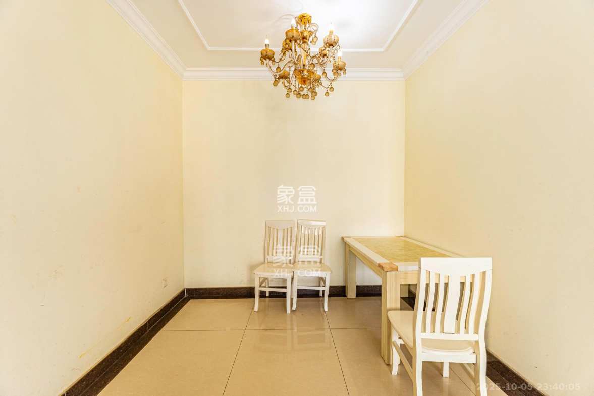 恒大雅苑  1室2厅1卫    80.0万 恒大雅苑  1室2厅1卫    80.0万客厅