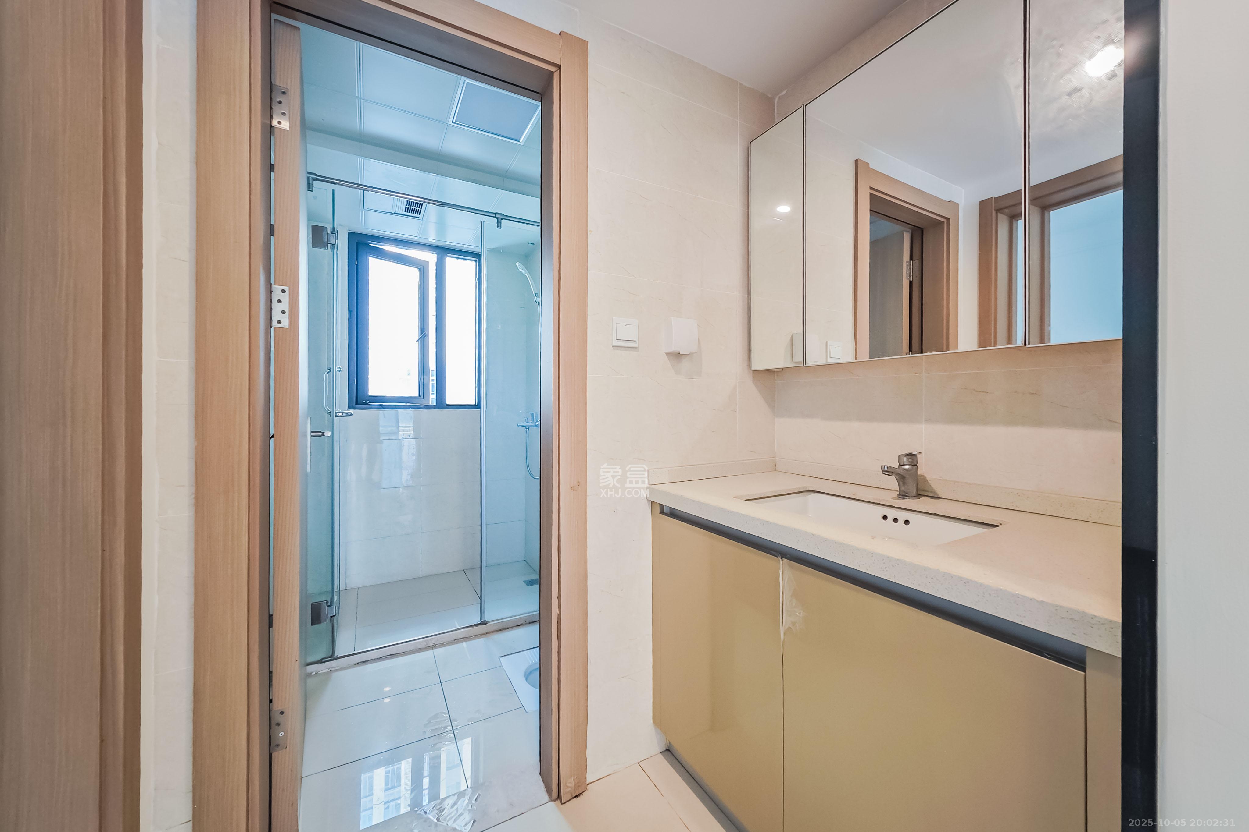 长沙高铁吾悦广场 3室2厅2卫 138.0万 长沙高铁吾悦广场 3室2厅2卫 138.0万卫生间