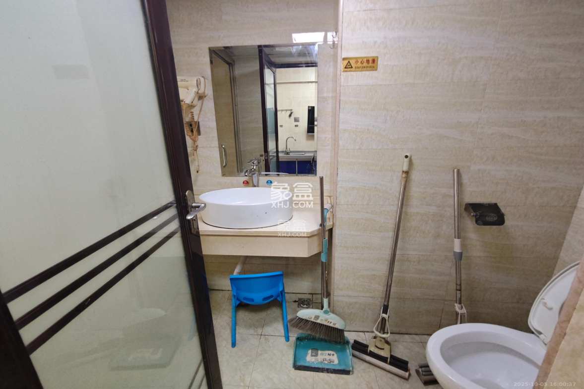 东方芙蓉 1室1厅1卫 1500.0元/月 东方芙蓉 1室1厅1卫 1500.0元/月室内图