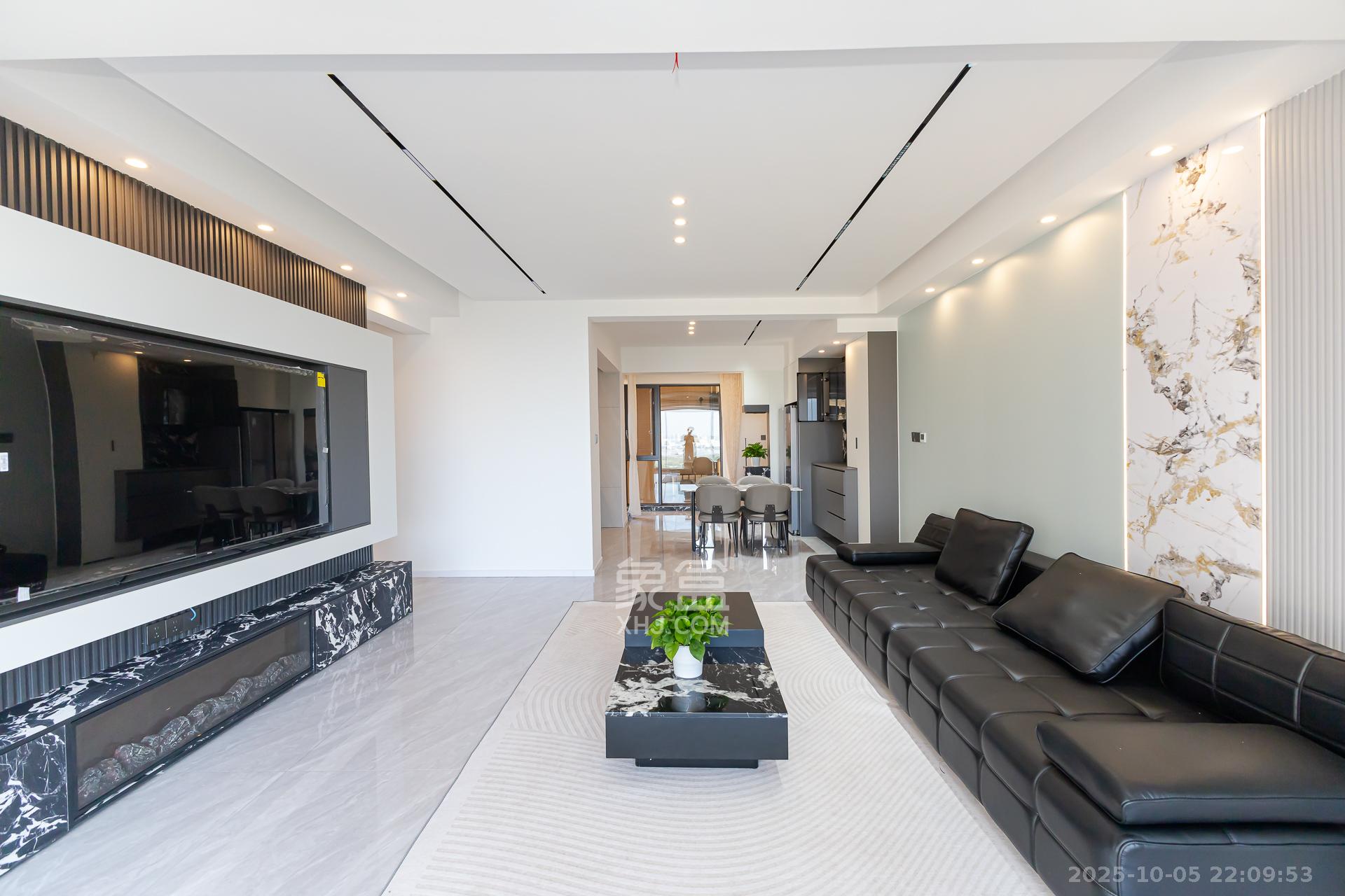 长燃新奥佳园 3室2厅2卫 118.0万 长燃新奥佳园 3室2厅2卫 118.0万客厅