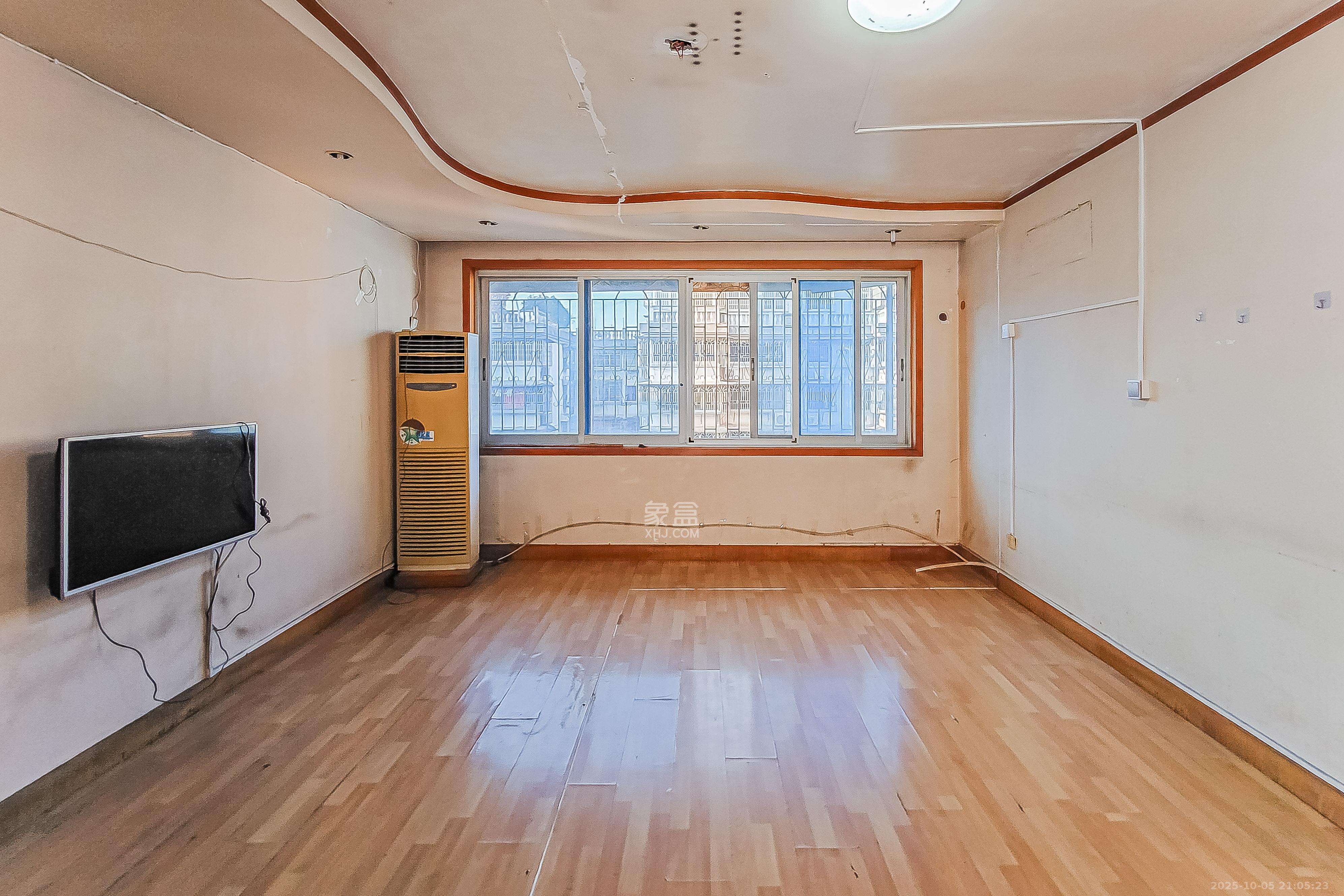 鸿园小区 3室2厅1卫 100.0万 鸿园小区 3室2厅1卫 100.0万客厅