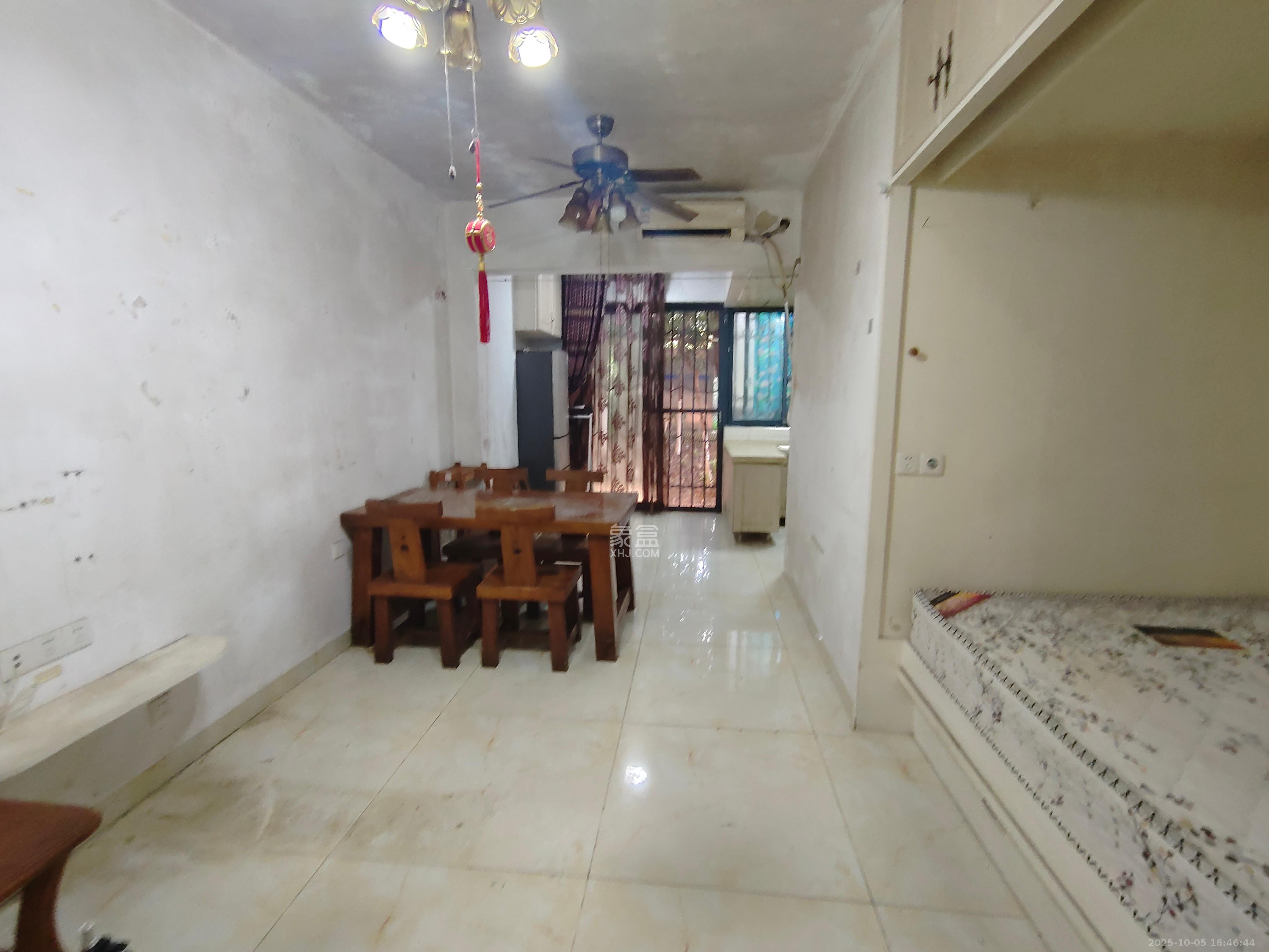 西山汇景一、二期  1室1厅1卫    1700.0元/月 西山汇景一、二期  1室1厅1卫    1700.0元/月室内图1