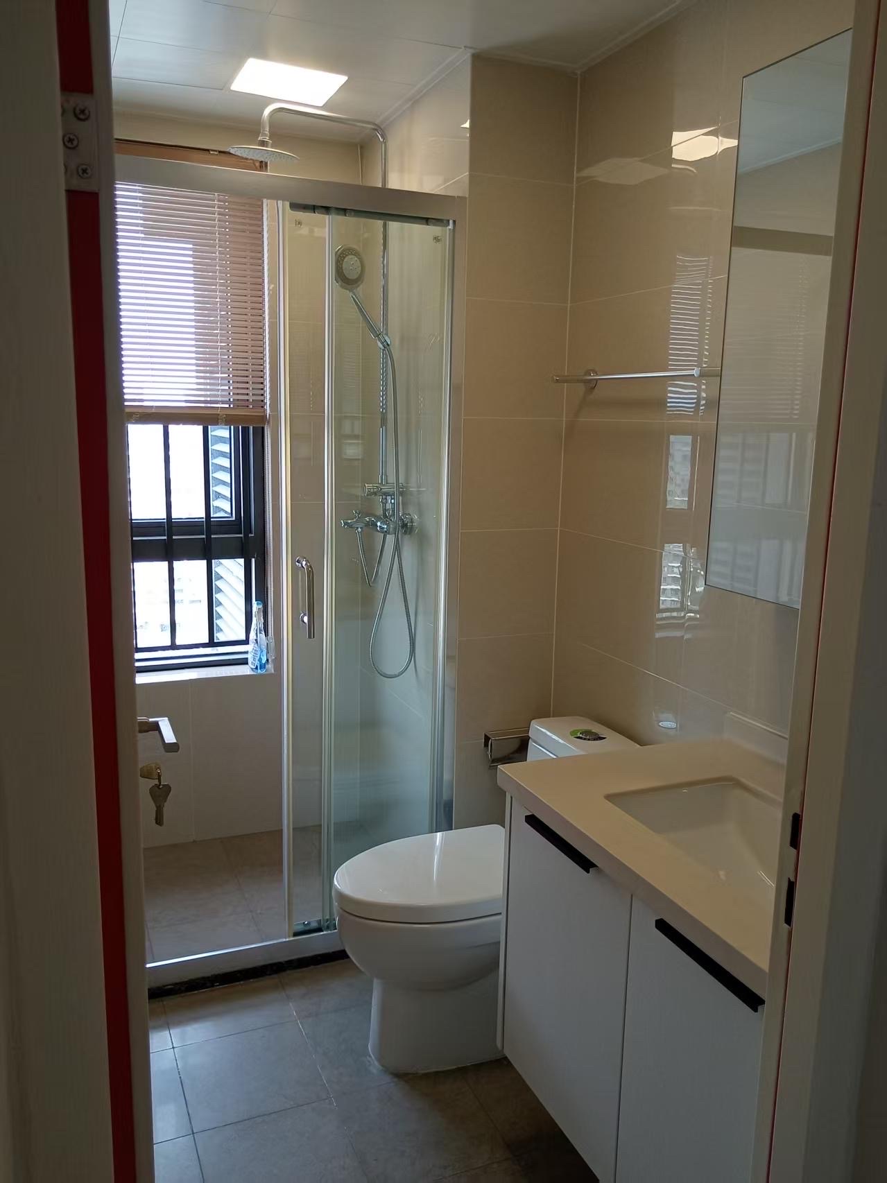 大华锦绣海岸四期  3室2厅2卫    180.0万 大华锦绣海岸四期  3室2厅2卫    180.0万客厅