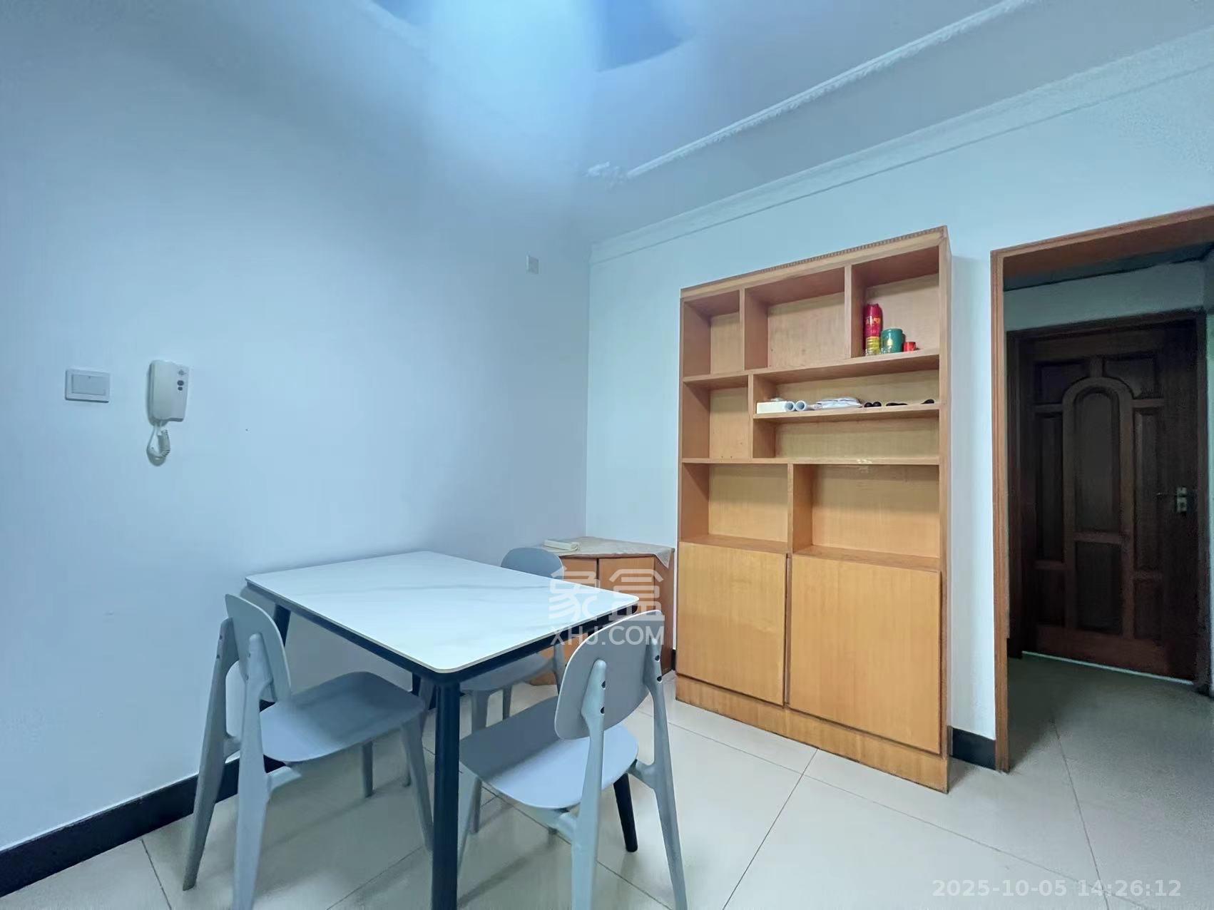 恩瑞麓山名园（龙王港小区）  3室2厅2卫    2400.0元/月室内图