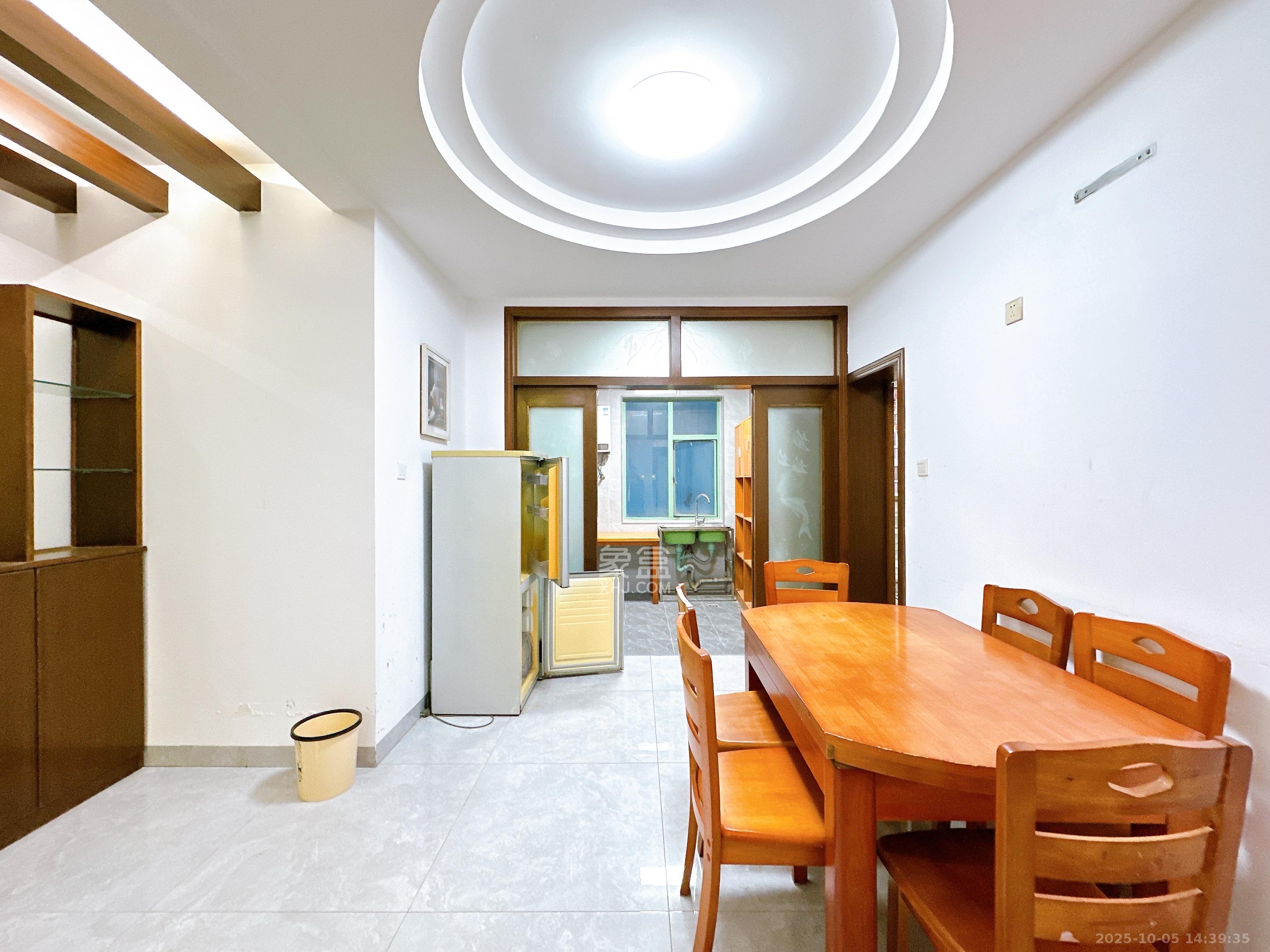 锦绣华天  3室2厅1卫    3500.0元/月 锦绣华天  3室2厅1卫    3500.0元/月室内图