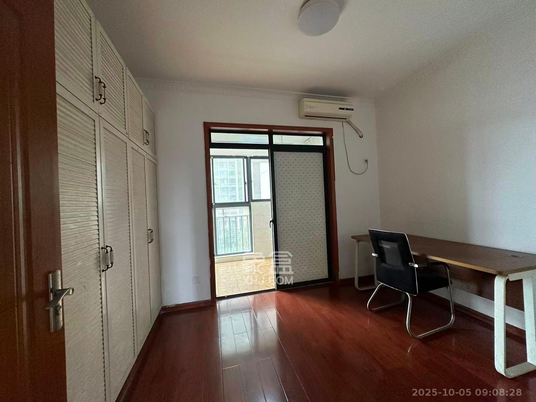 百纳广场（百纳公寓）  3室2厅2卫    3200.0元/月室内图