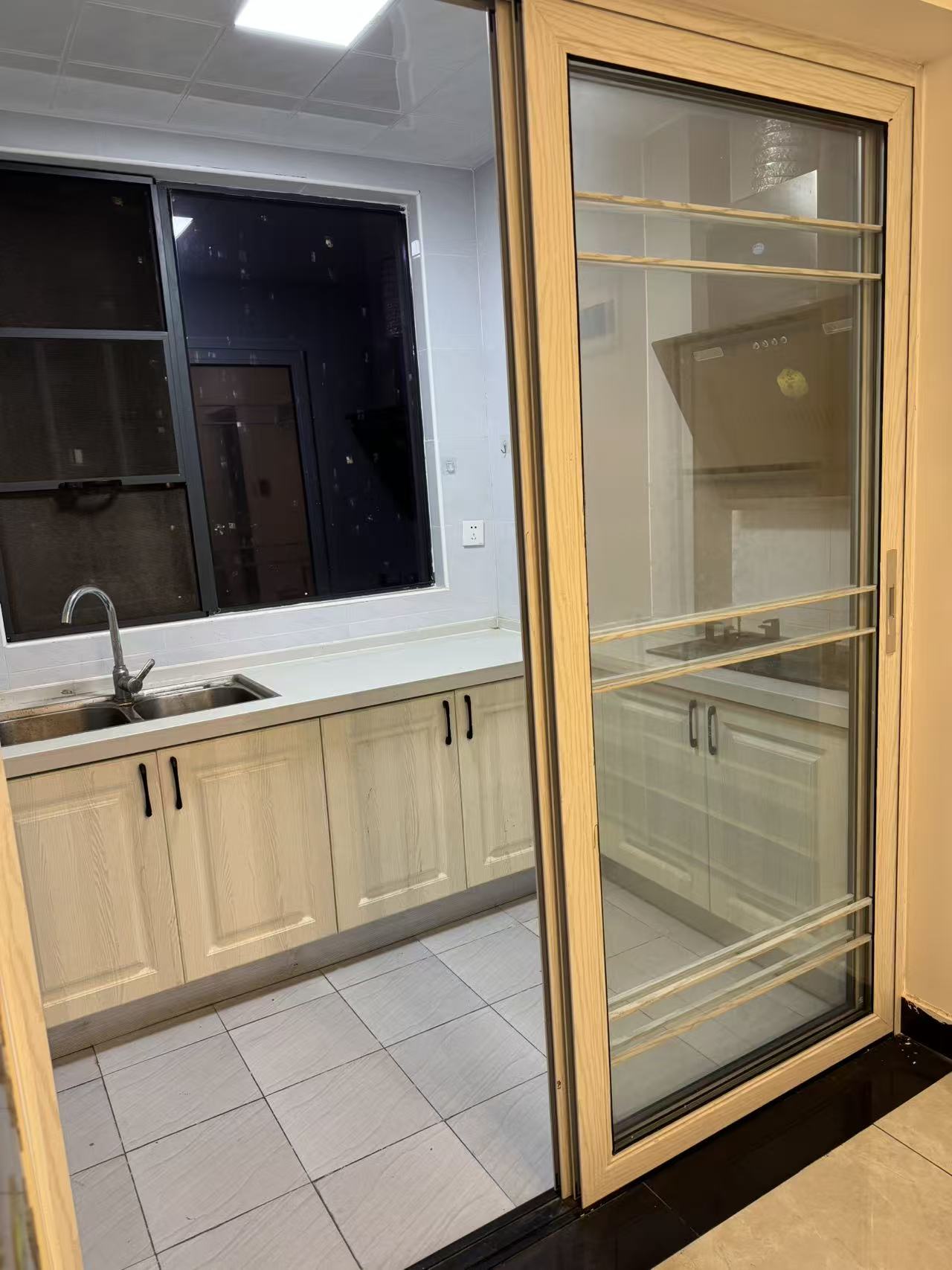 振业城三期  3室2厅1卫    2700.0元/月 振业城三期  3室2厅1卫    2700.0元/月户型图