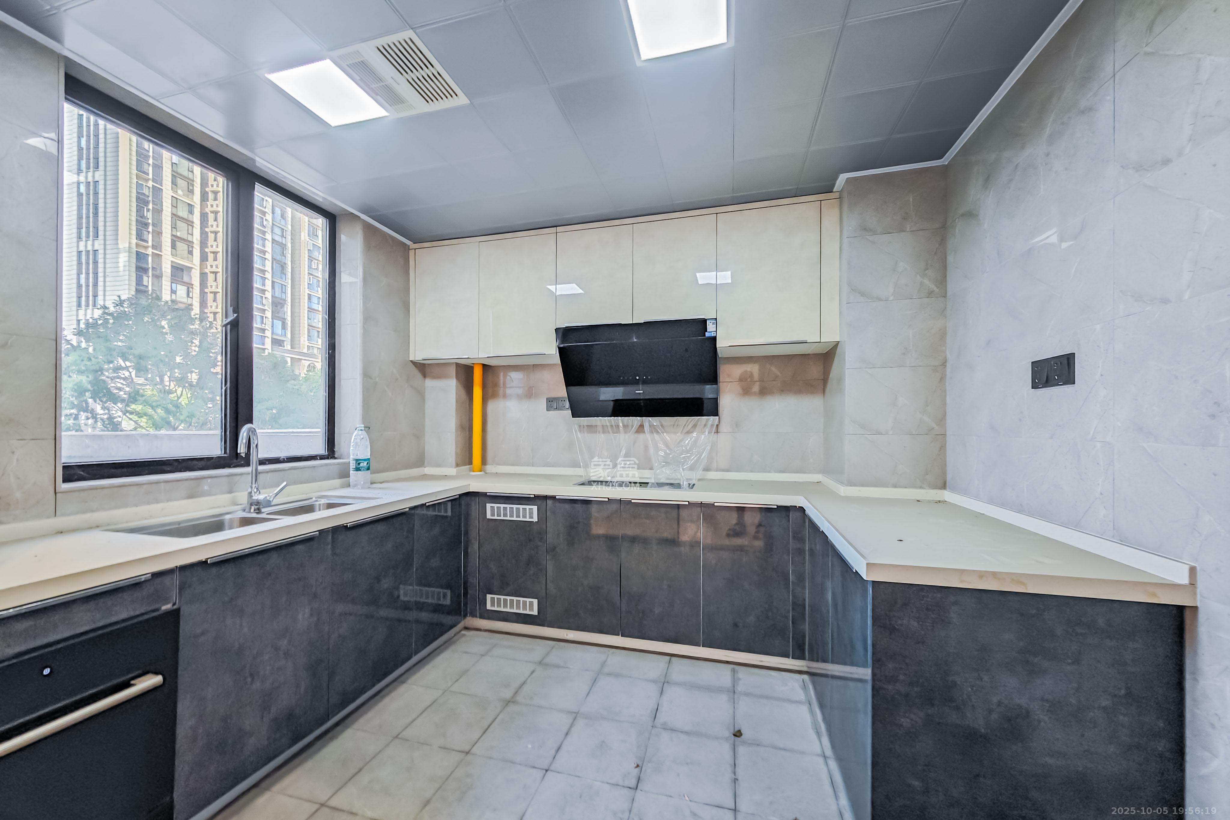 臻园  4室2厅2卫    150.0万其他