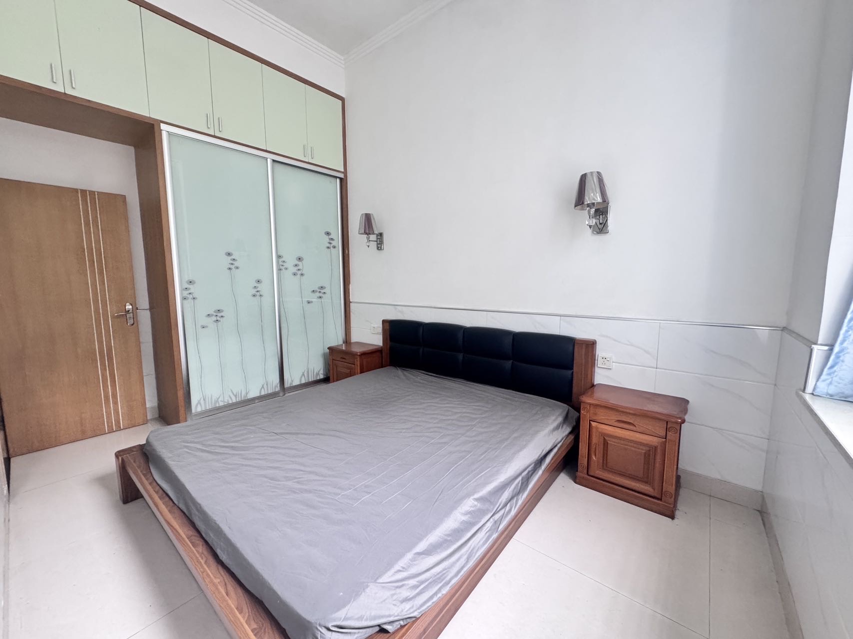 佳宁娜小区(梓山湖小区) 3室2厅2卫 1600.0元/月 佳宁娜小区(梓山湖小区) 3室2厅2卫 1600.0元/月室内图