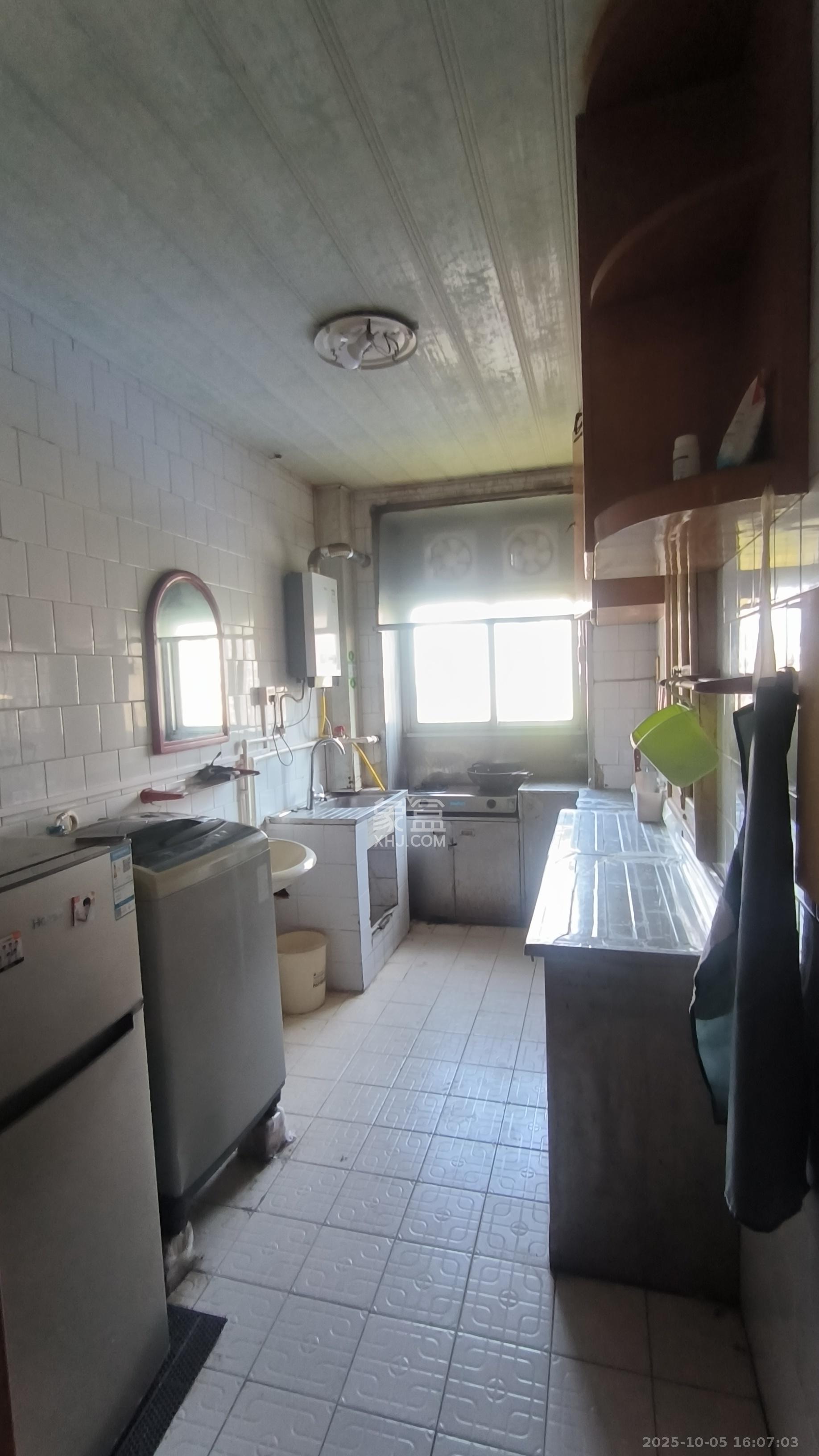 红旗雅居  3室2厅2卫   2000.00元/月室内图