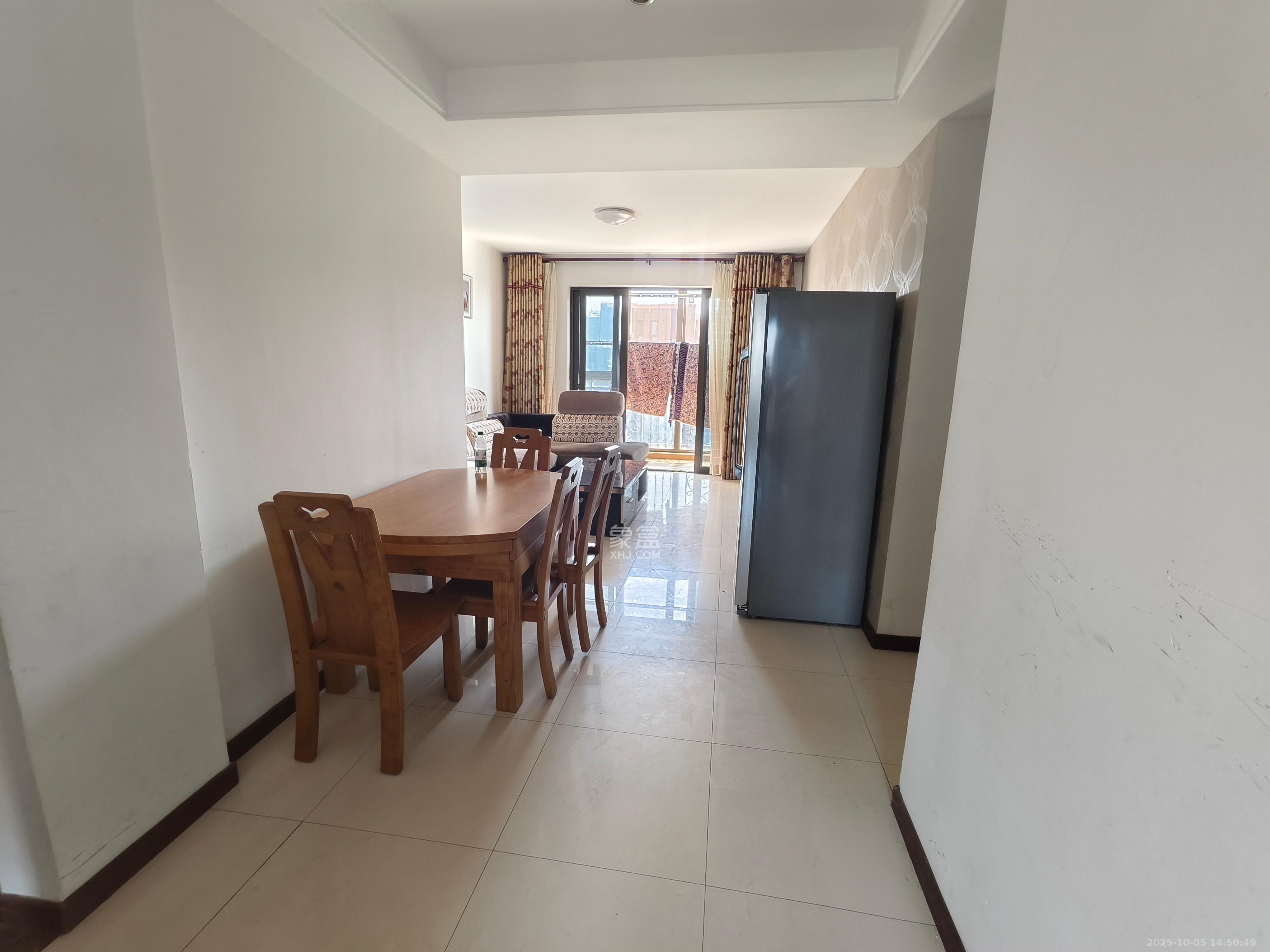 绿地公馆(绿地名邸) 3室2厅1卫 2500.0元/月 绿地公馆(绿地名邸) 3室2厅1卫 2500.0元/月室内图