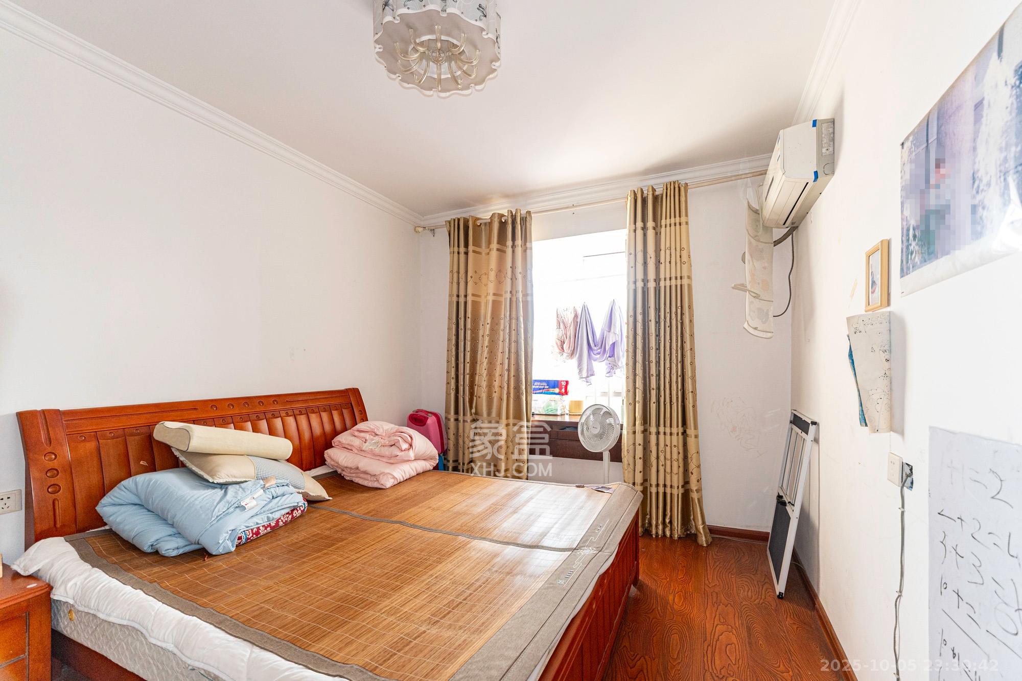 恒广国际景园一二区  2室2厅1卫    61.8万卧室