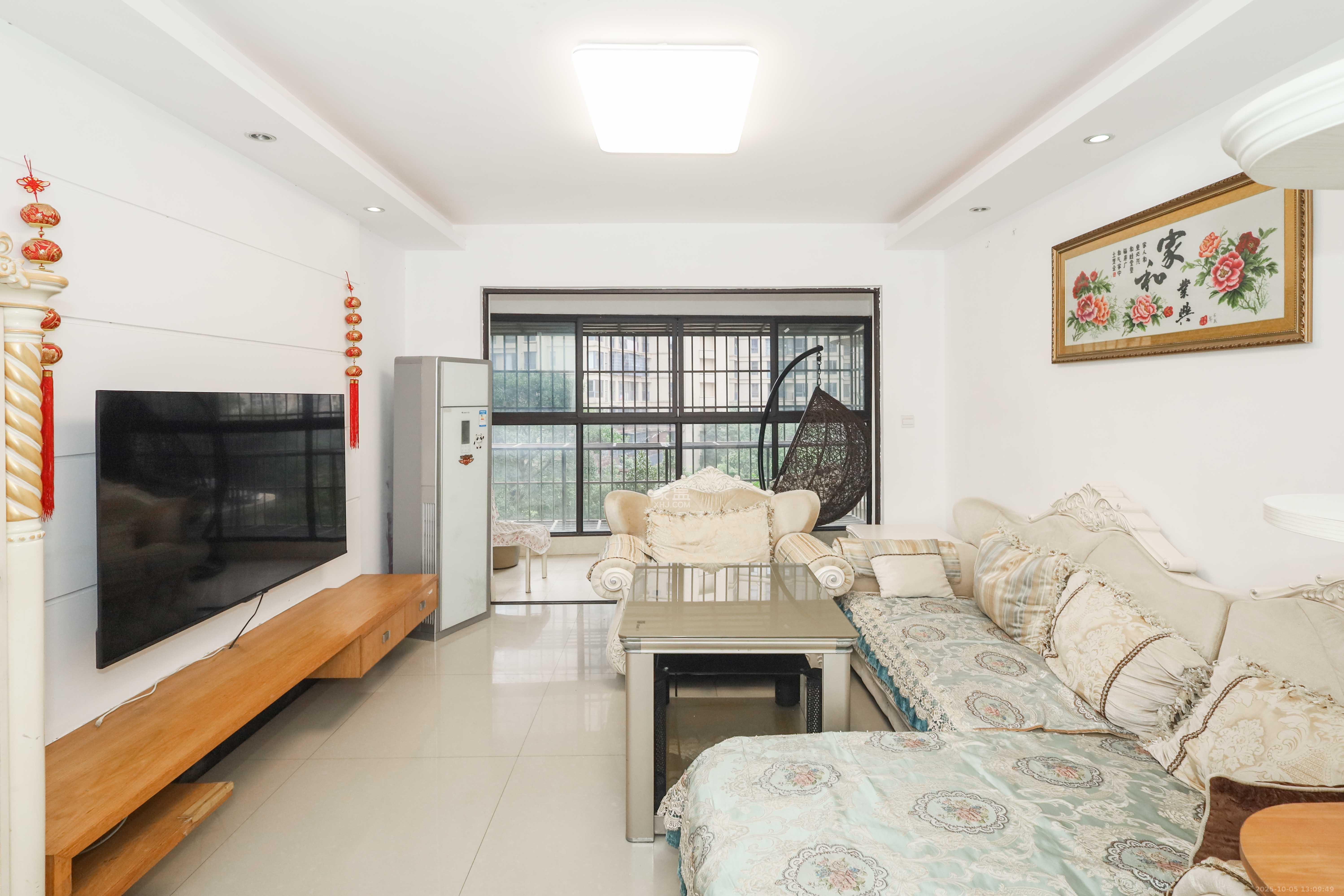 保利麓谷林语D区 3室2厅1卫 100.0万 保利麓谷林语D区 3室2厅1卫 100.0万客厅