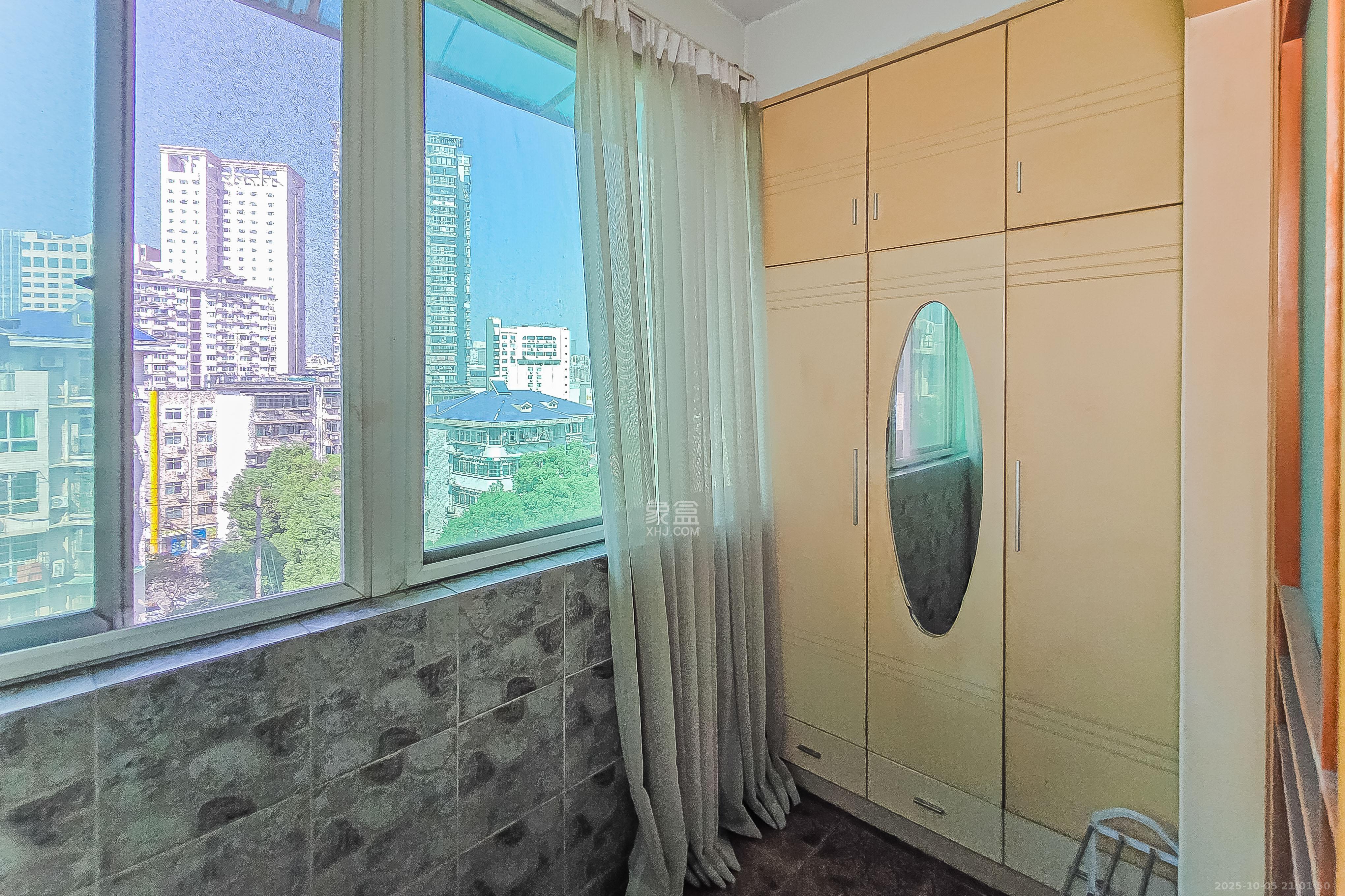 明媚星城 5室2厅2卫 150.0万 明媚星城 5室2厅2卫 150.0万阳台