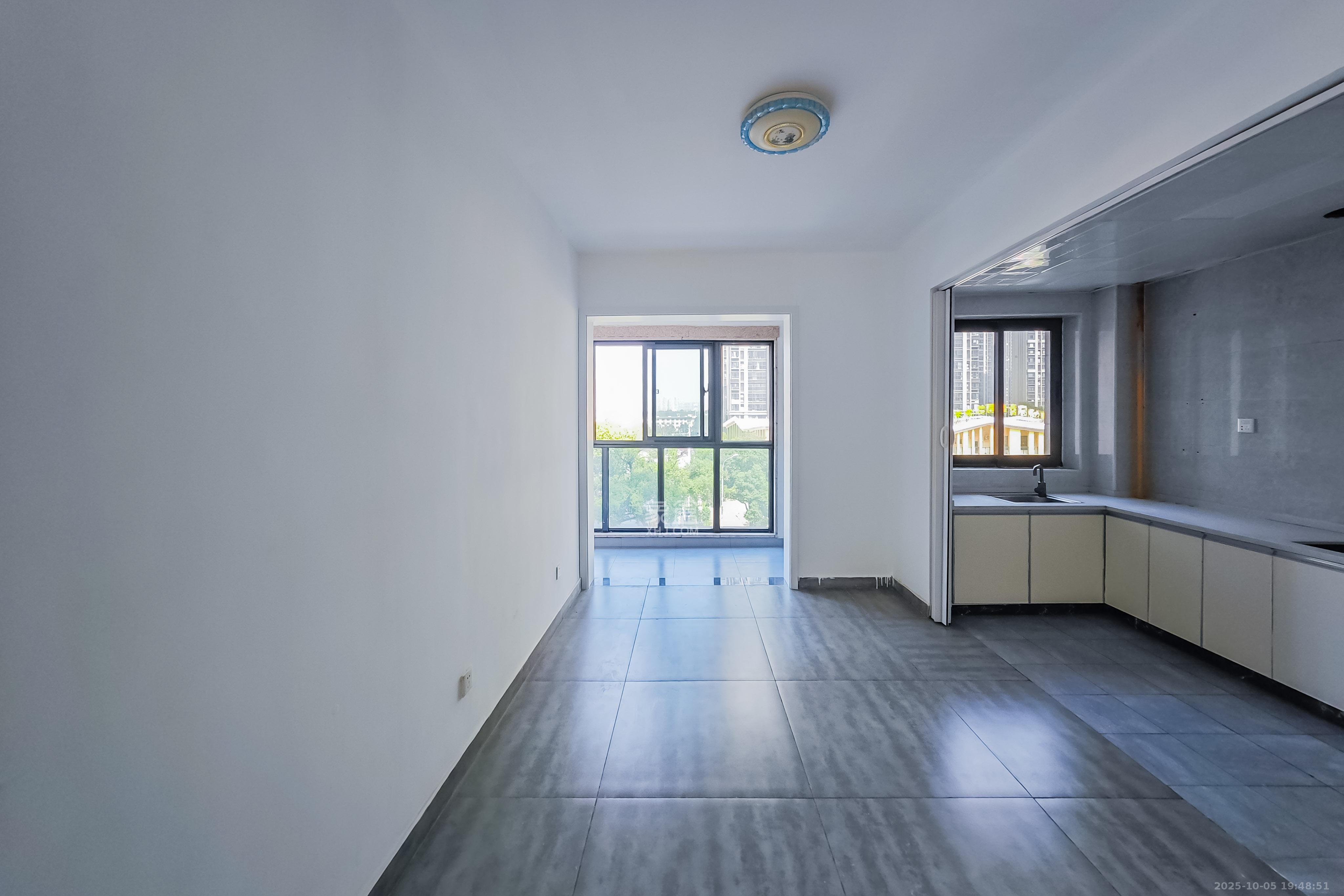 明昇壹城（明昇时代广场）一期  3室2厅2卫    149.3万客厅