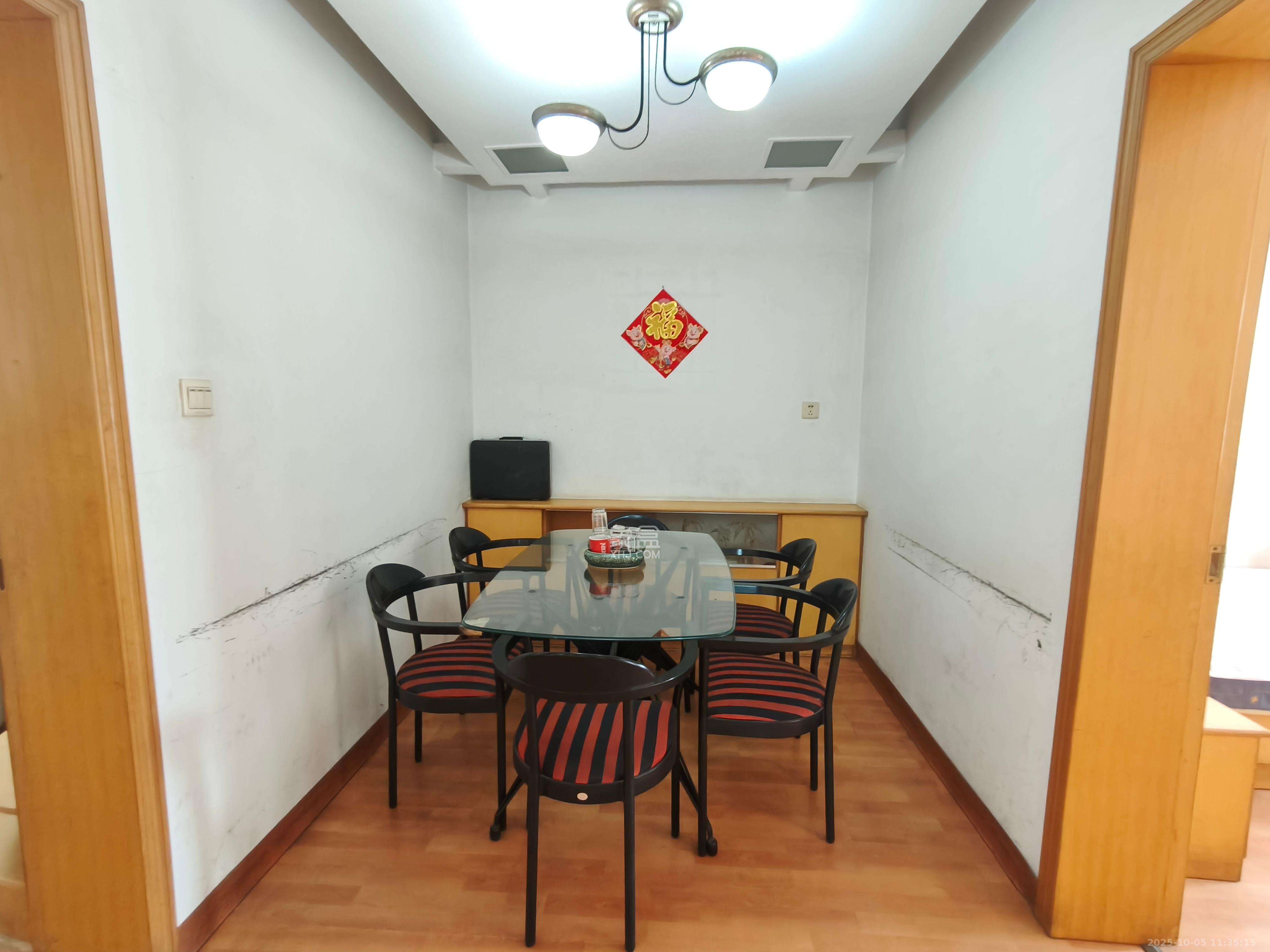 三湘小区  3室1厅1卫    1600.0元/月室内图