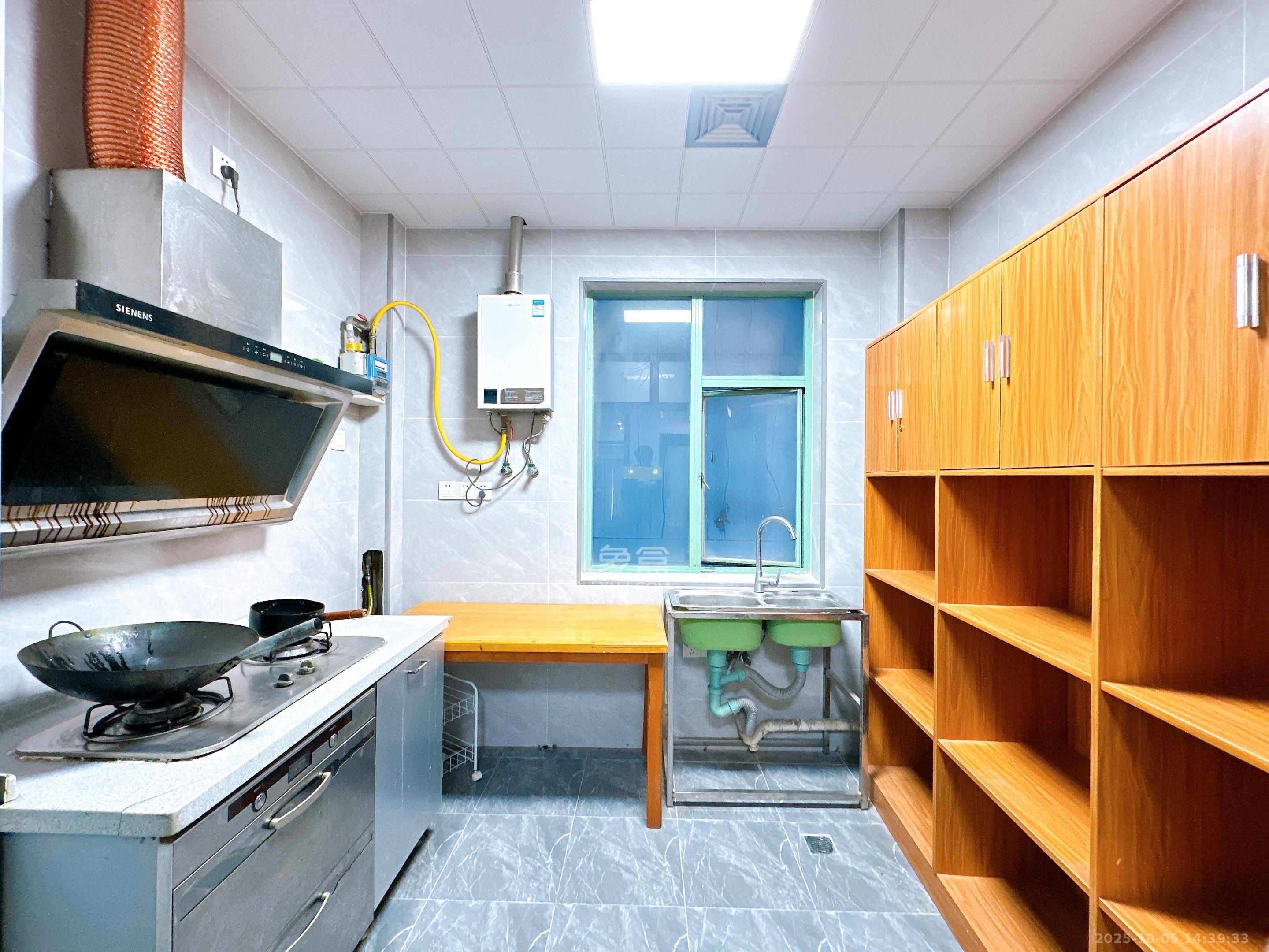 锦绣华天  3室2厅1卫    3500.0元/月 锦绣华天  3室2厅1卫    3500.0元/月室内图